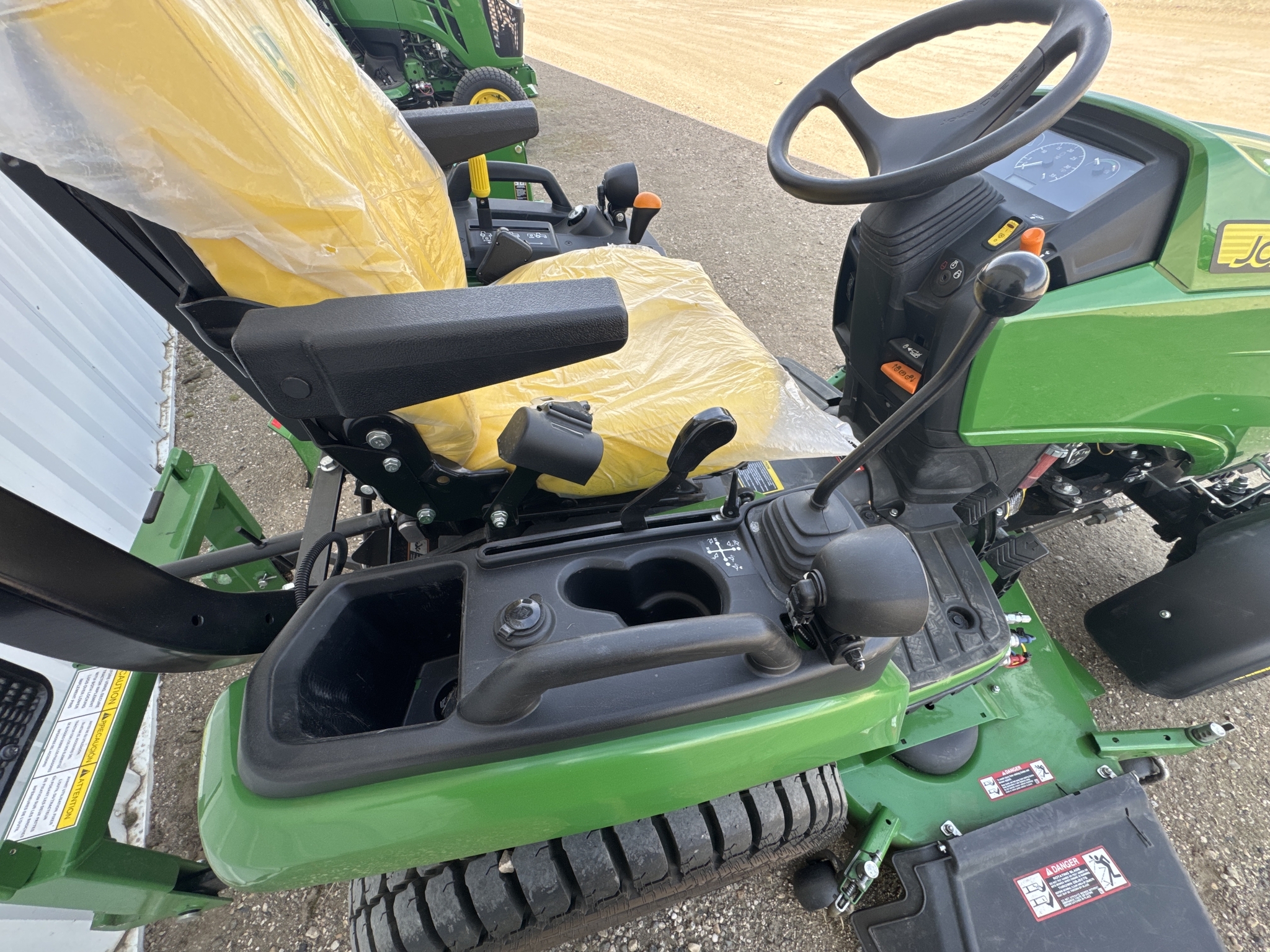 2021 John Deere 2025R Tractor