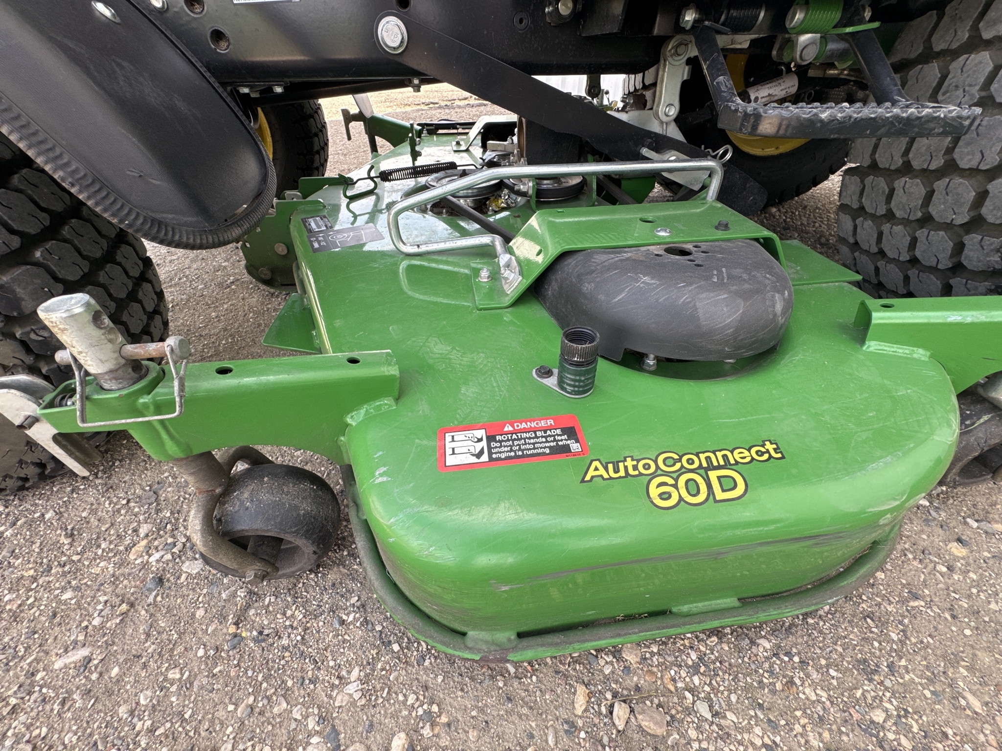2021 John Deere 2025R Tractor