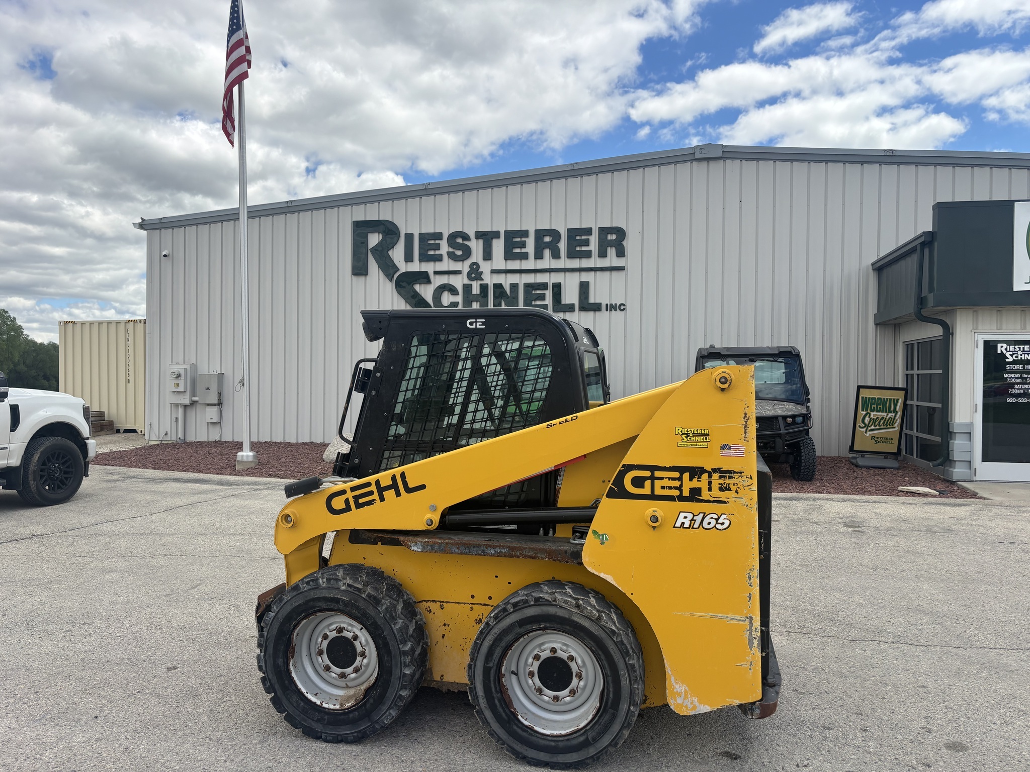 Hornby R165 2024 Gehl R165 Skid Steer - $25,900 | Machinery Pete