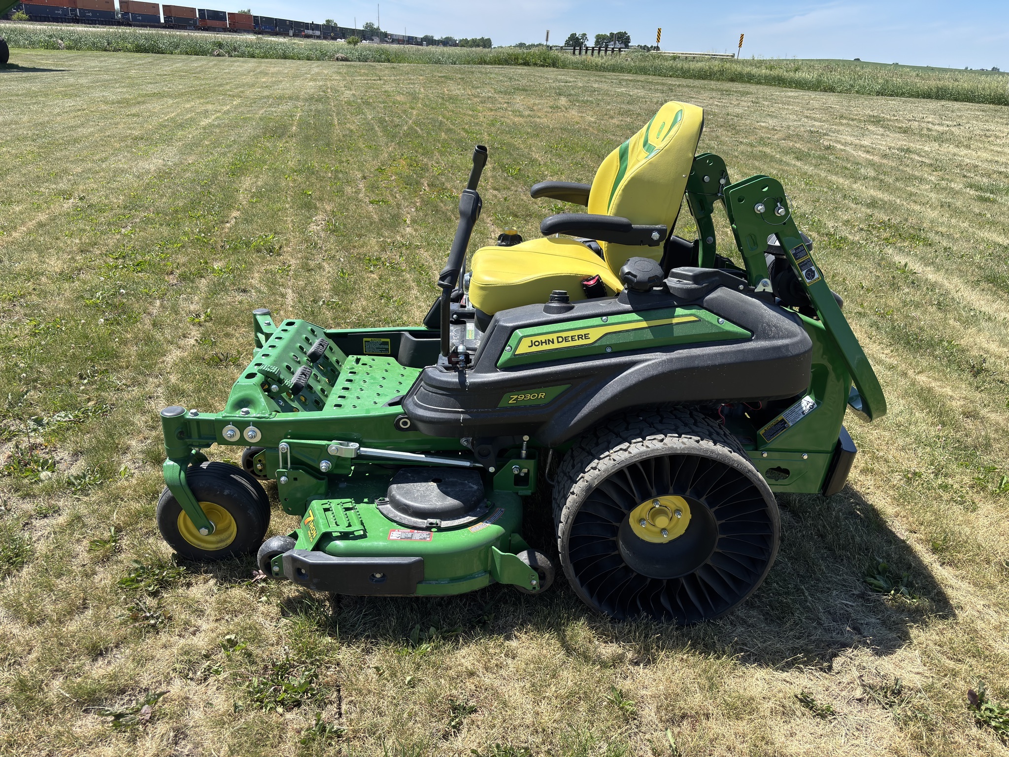 2024 John Deere Z930R Lawn Mower