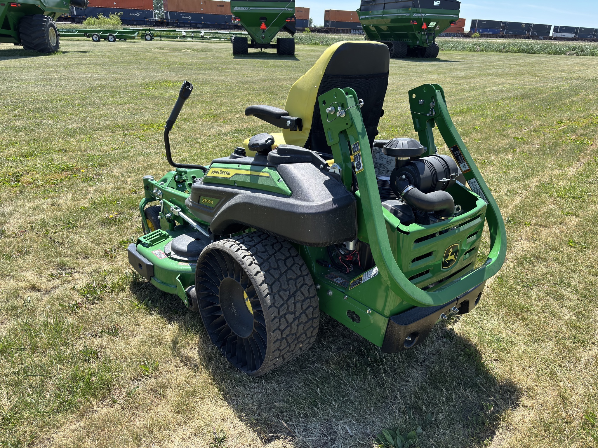 2024 John Deere Z930R Lawn Mower