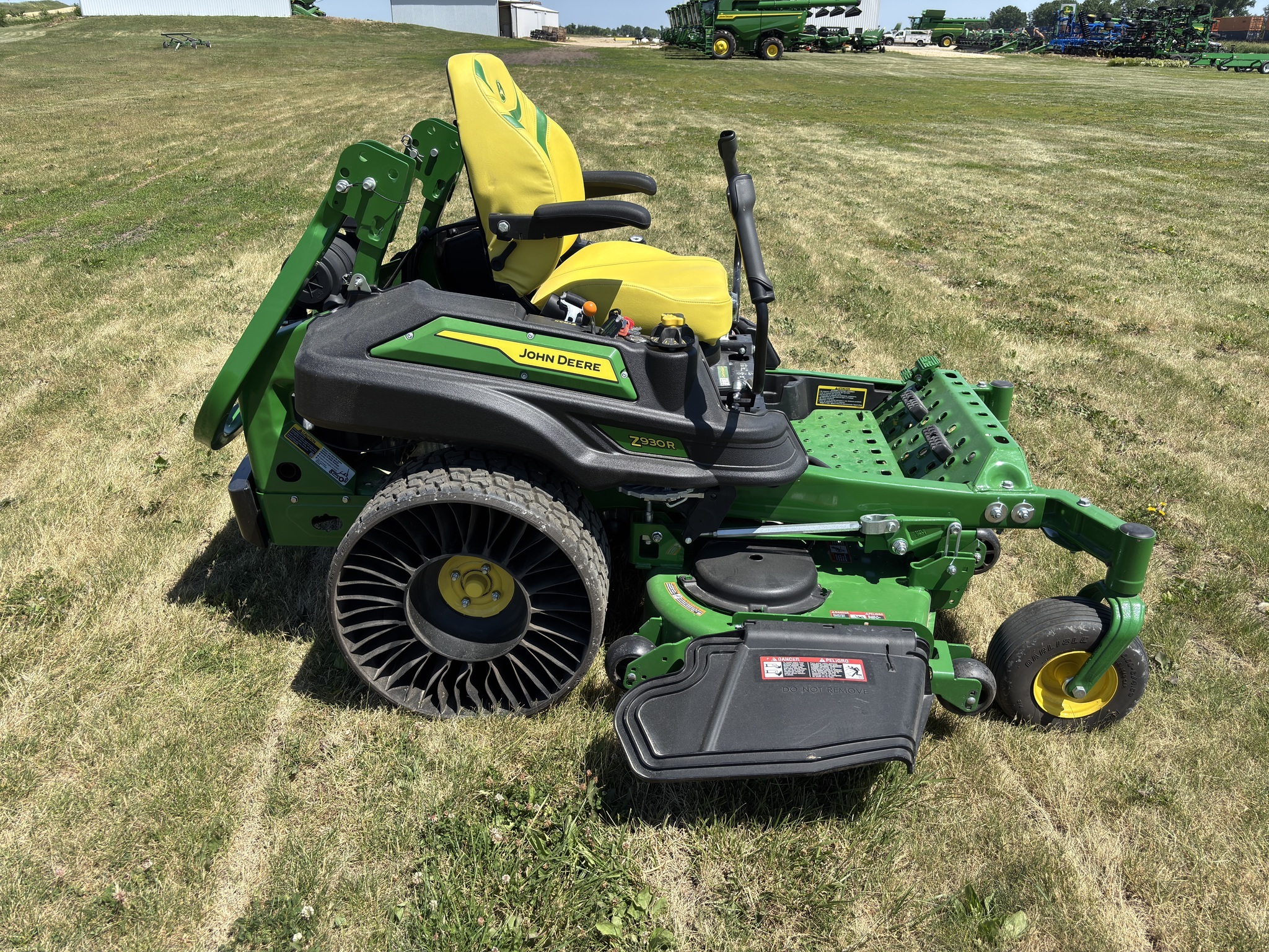 2024 John Deere Z930R Lawn Mower