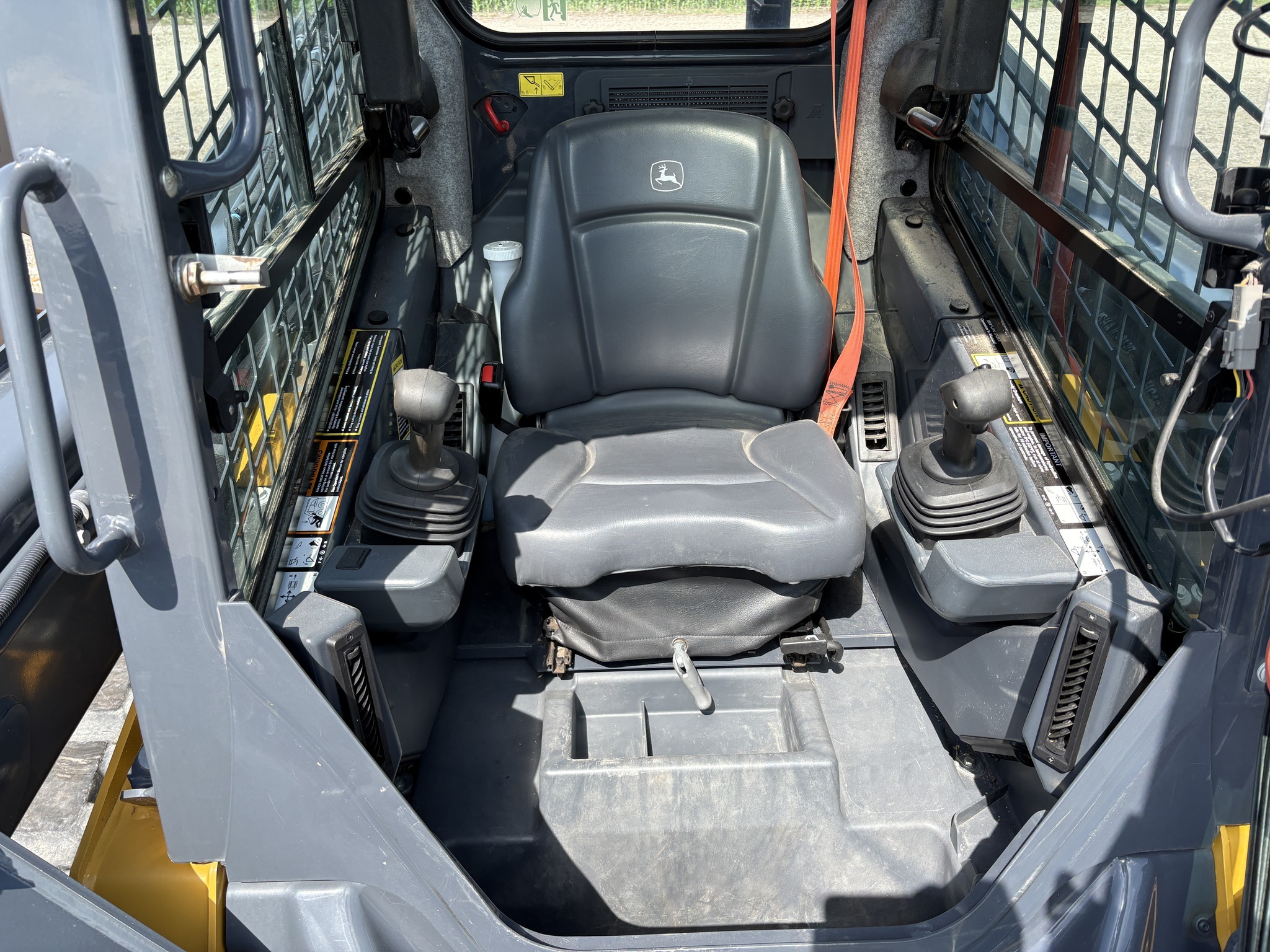 2021 Deere 325G Skid Steer