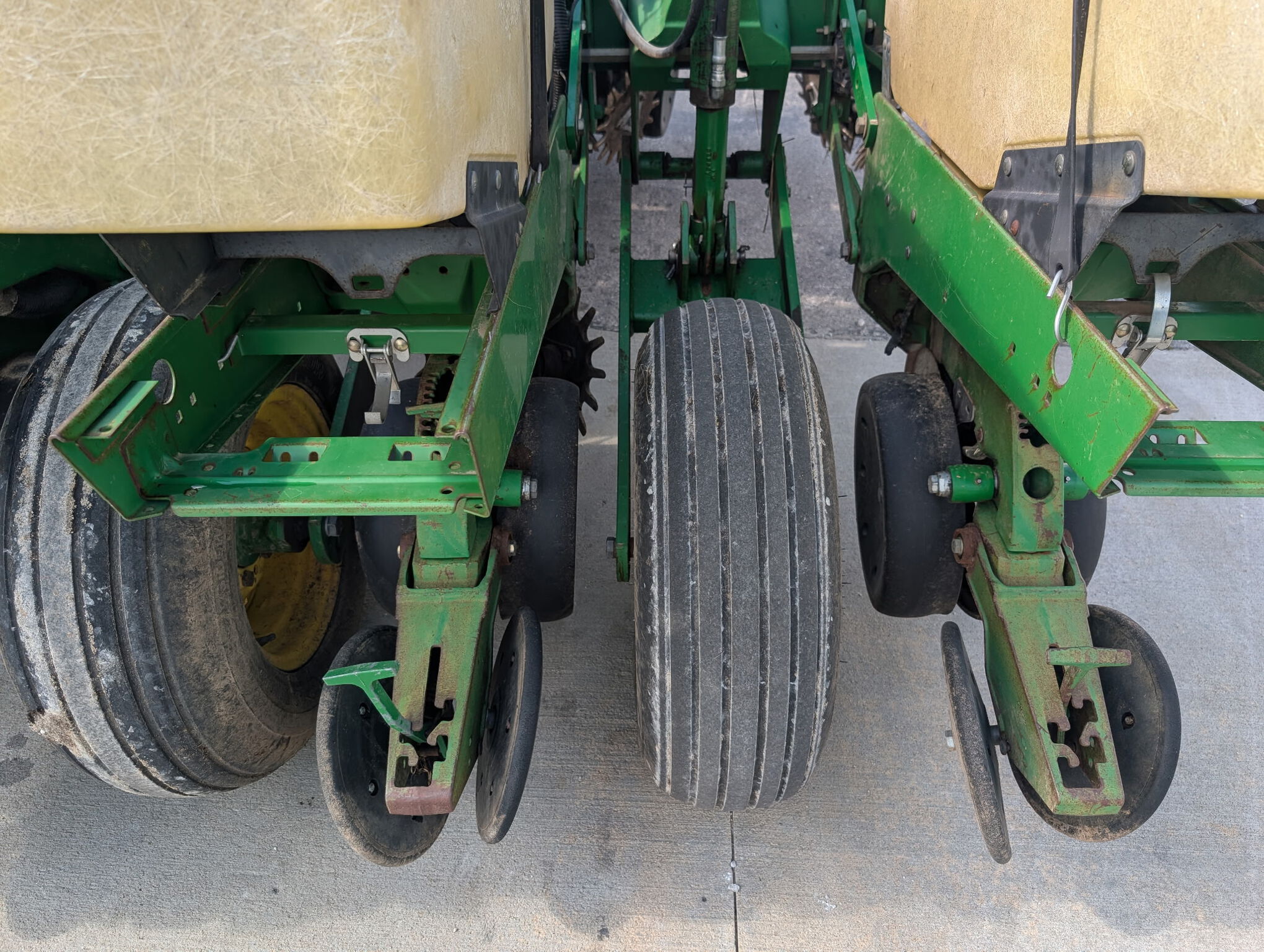 1997 John Deere 1760 Planter