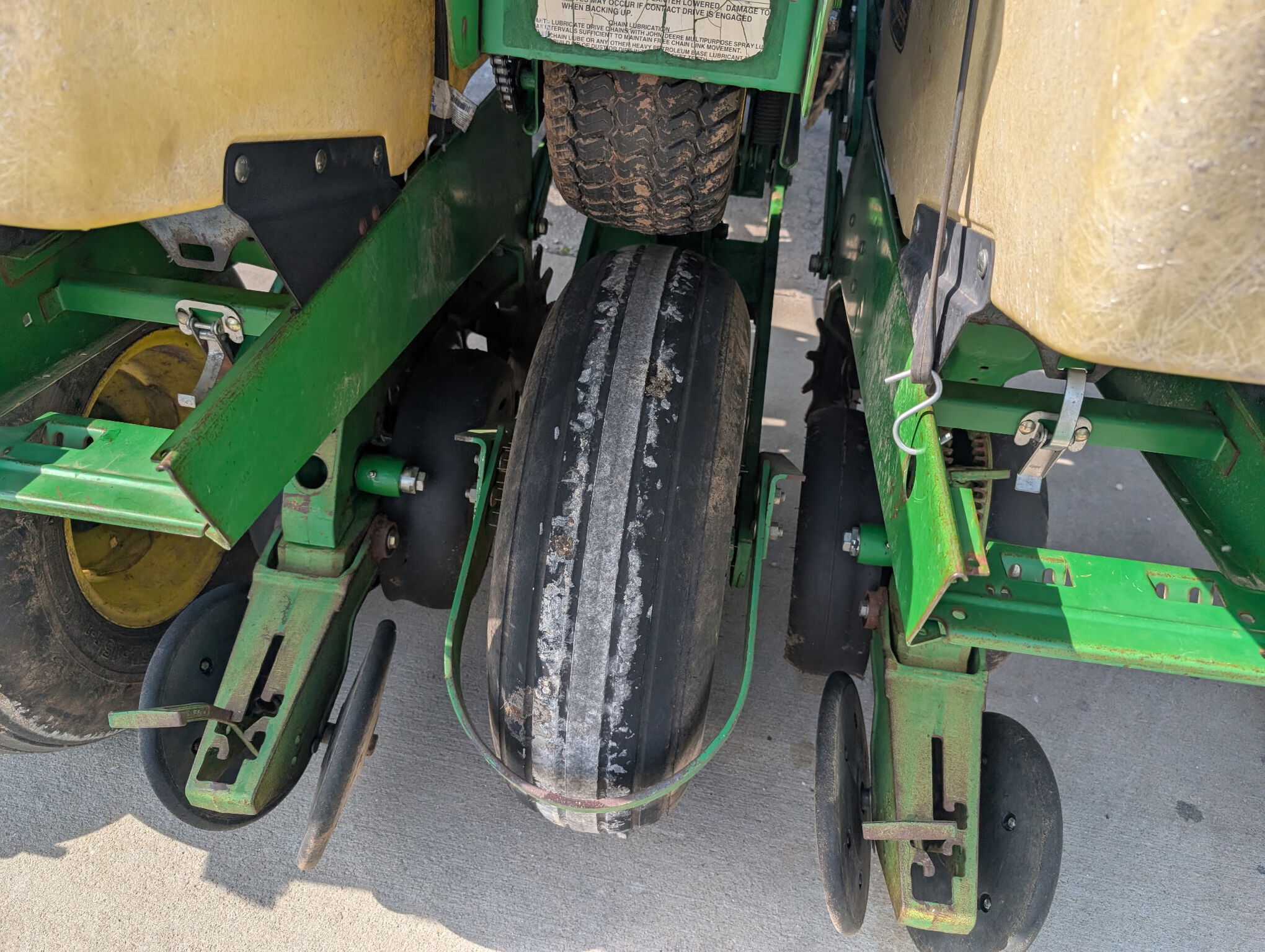 1997 John Deere 1760 Planter