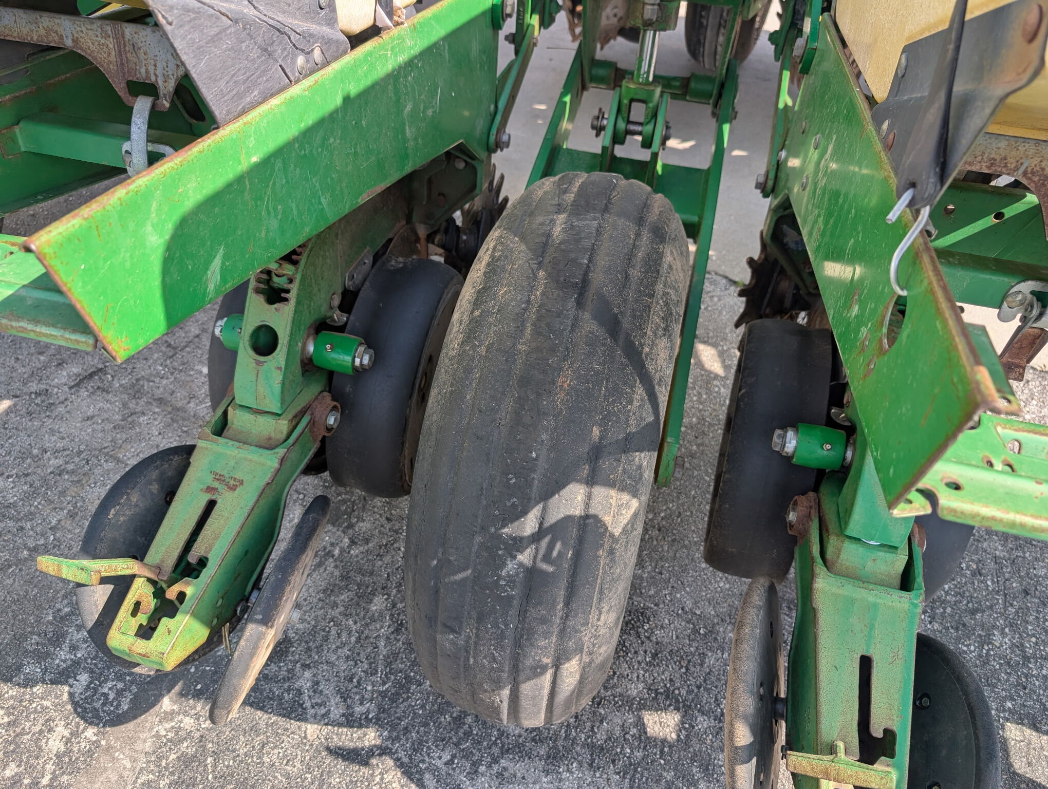 1997 John Deere 1760 Planter