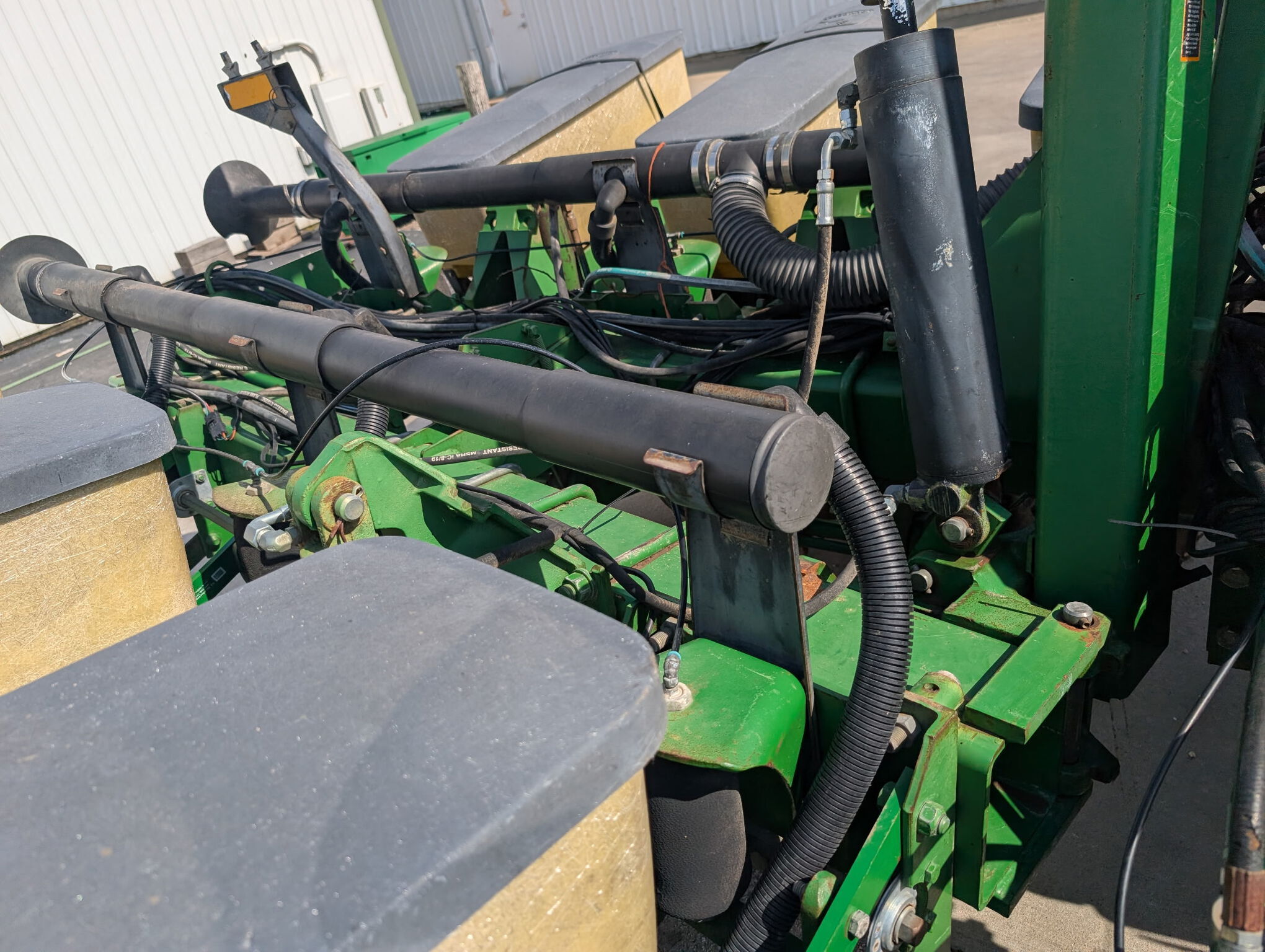 1997 John Deere 1760 Planter