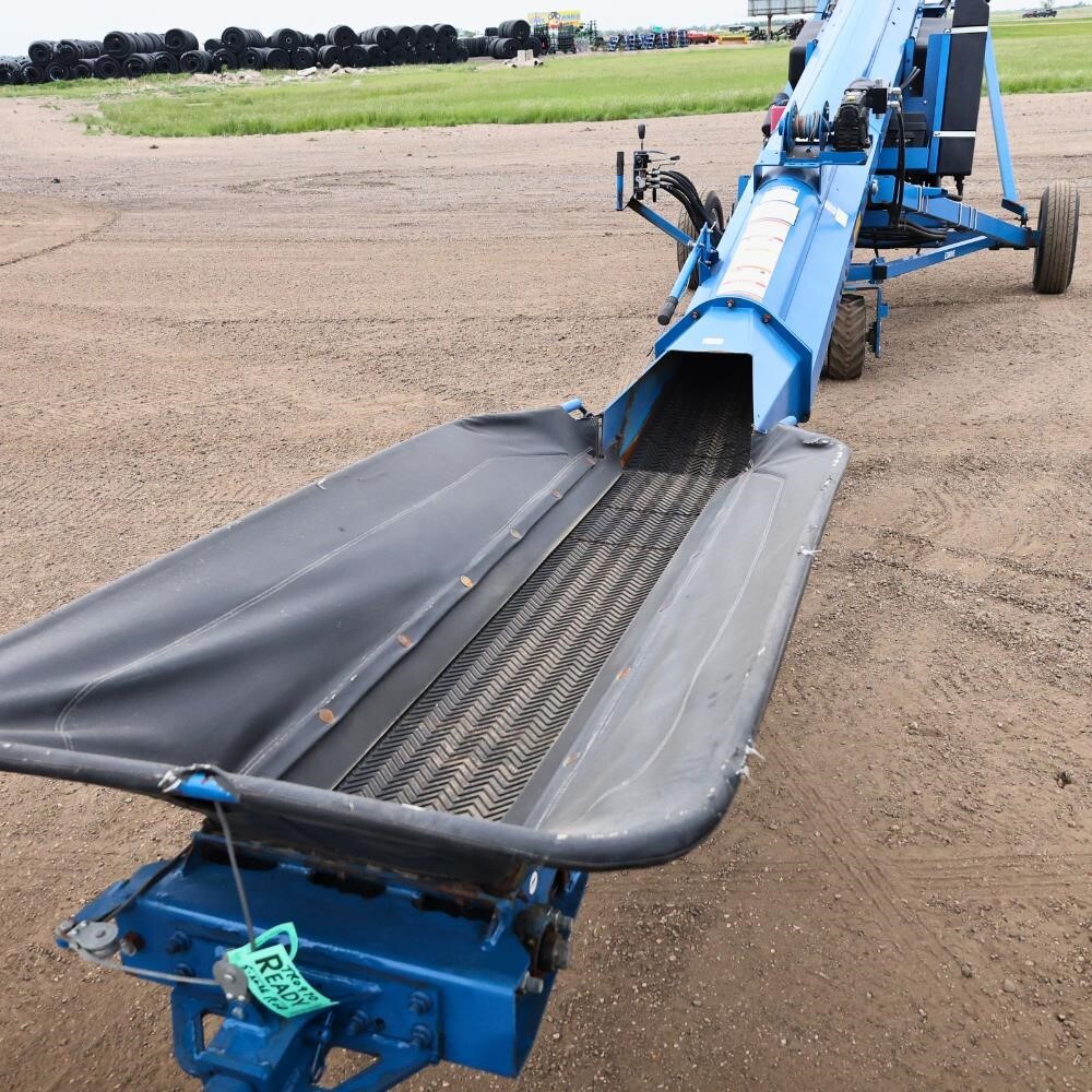 2022 Brandt 1547LP+ Augers and Conveyor