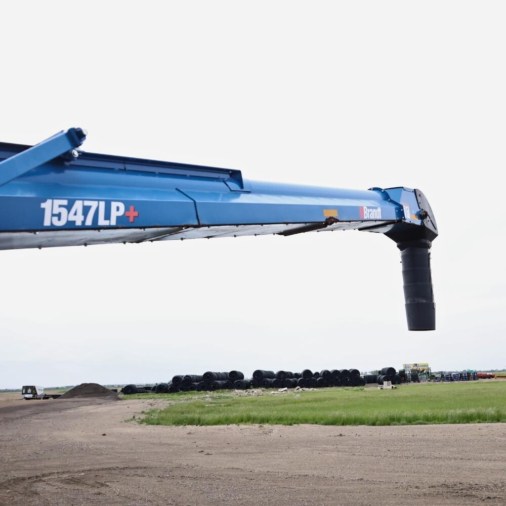 2022 Brandt 1547LP+ Augers and Conveyor