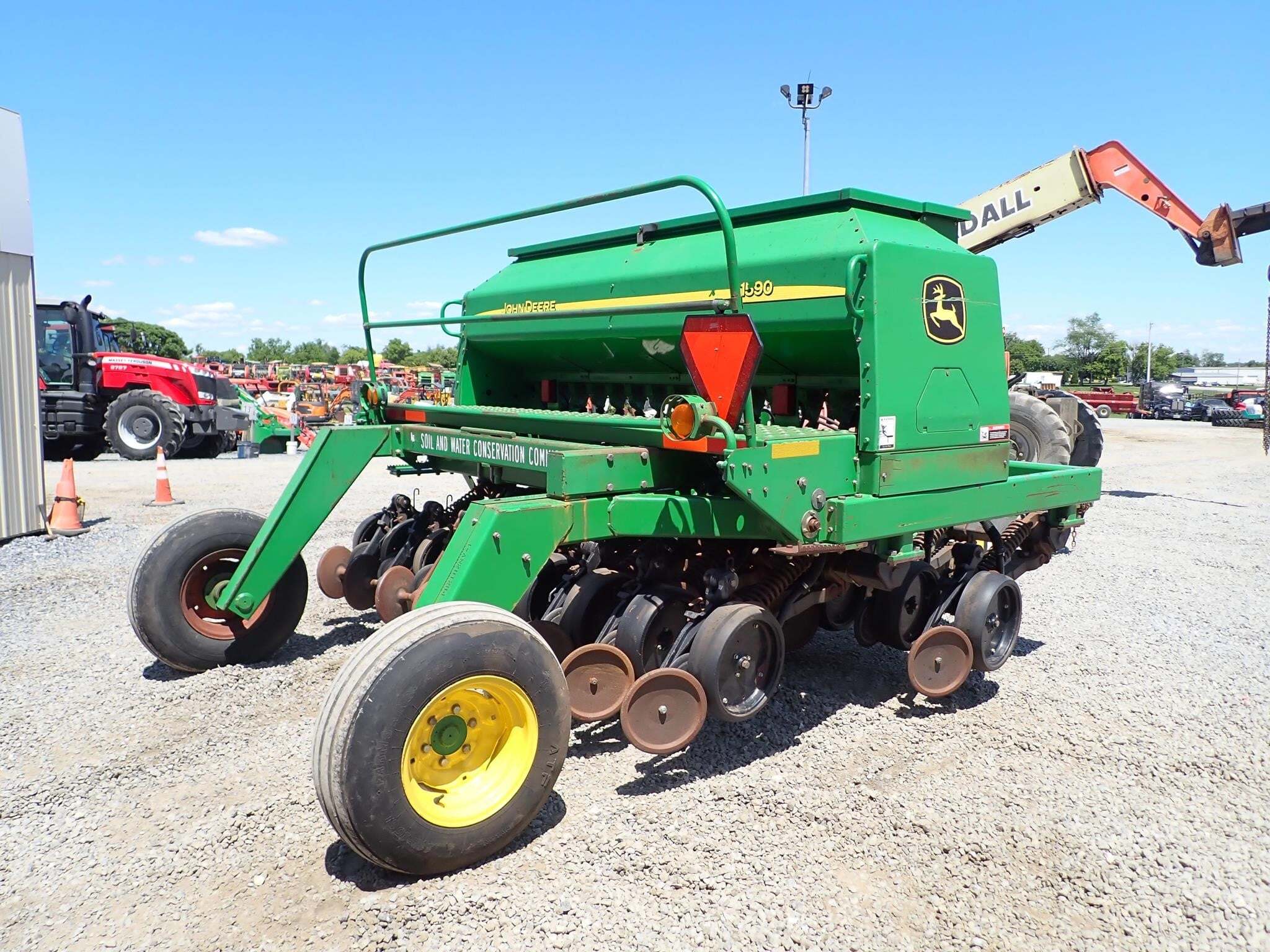 2009 John Deere 1590 Drill