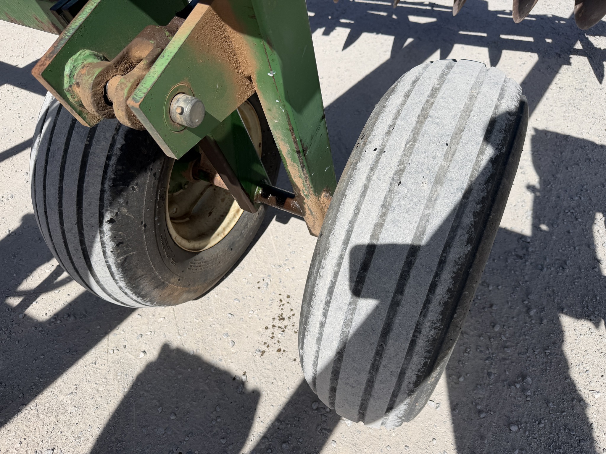 1996 John Deere 510 Disk Chisel