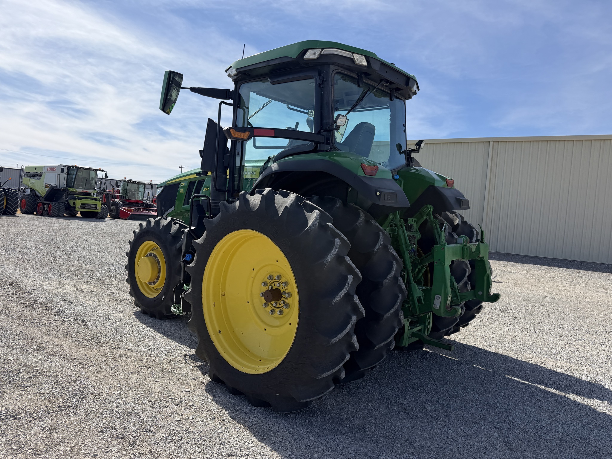 2022 John Deere 7R 210 Tractor