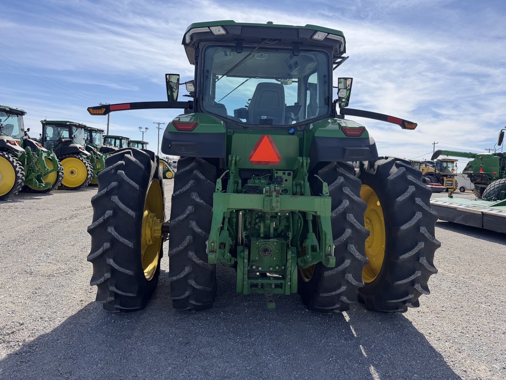 2022 John Deere 7R 210 Tractor