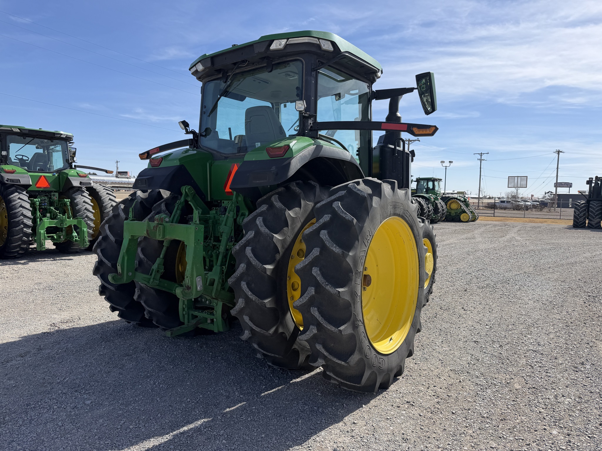 2022 John Deere 7R 210 Tractor