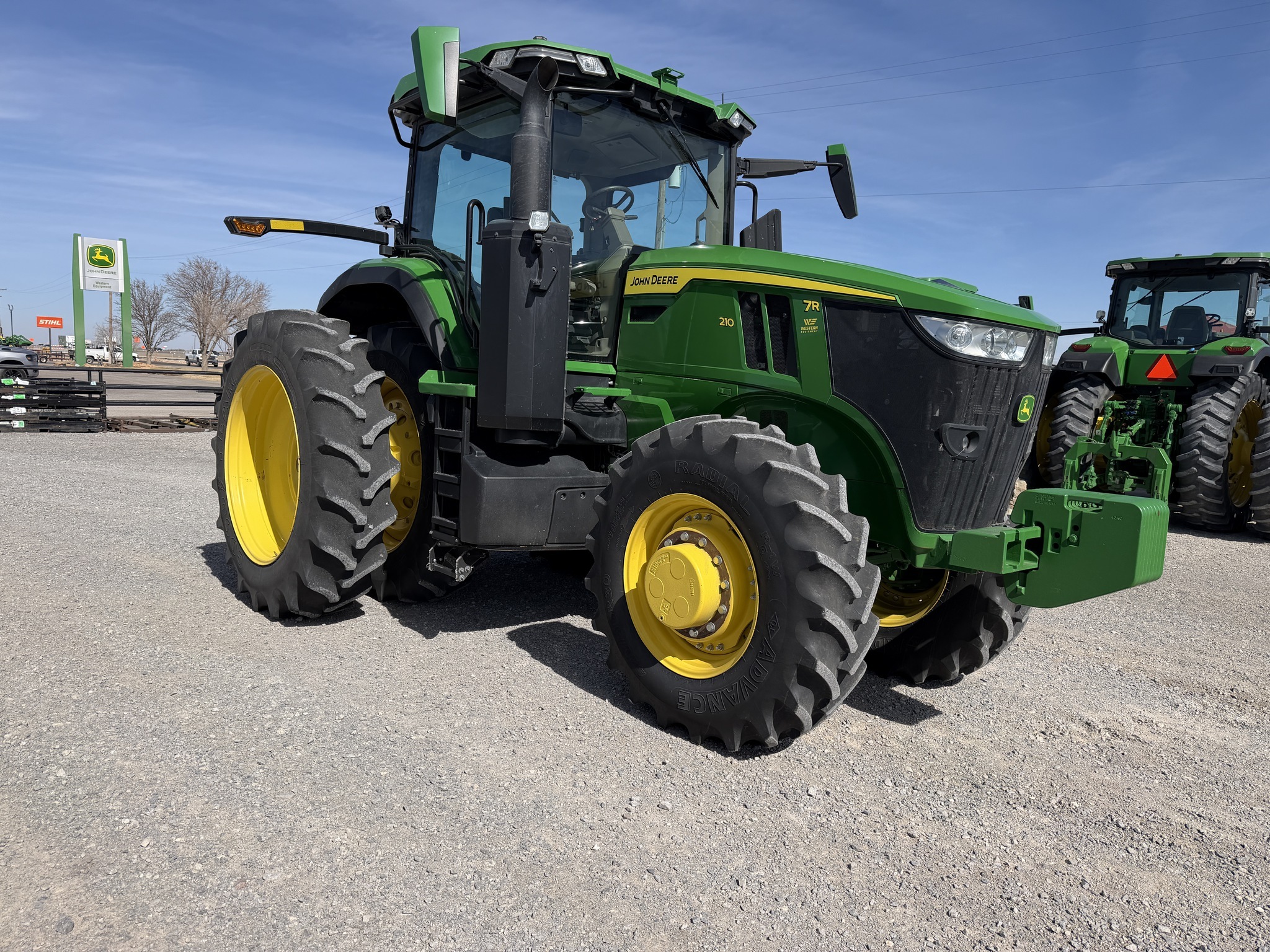 2022 John Deere 7R 210 Tractor