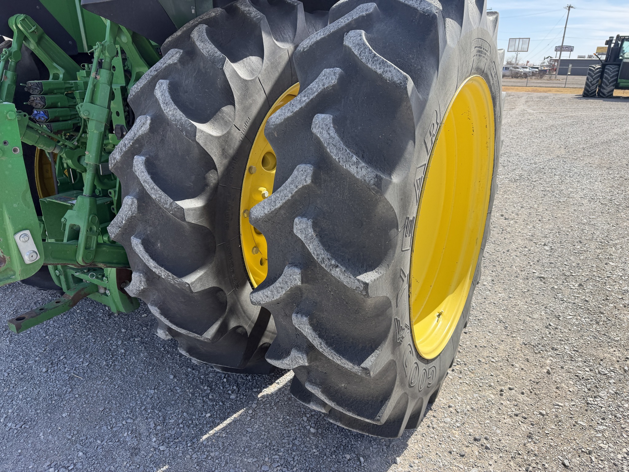 2022 John Deere 7R 210 Tractor