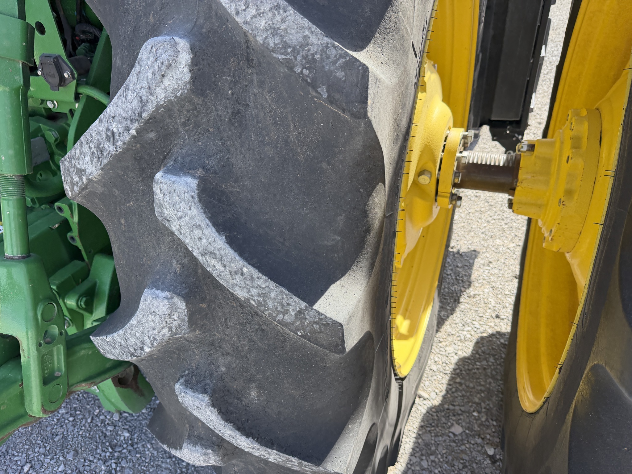 2022 John Deere 7R 210 Tractor