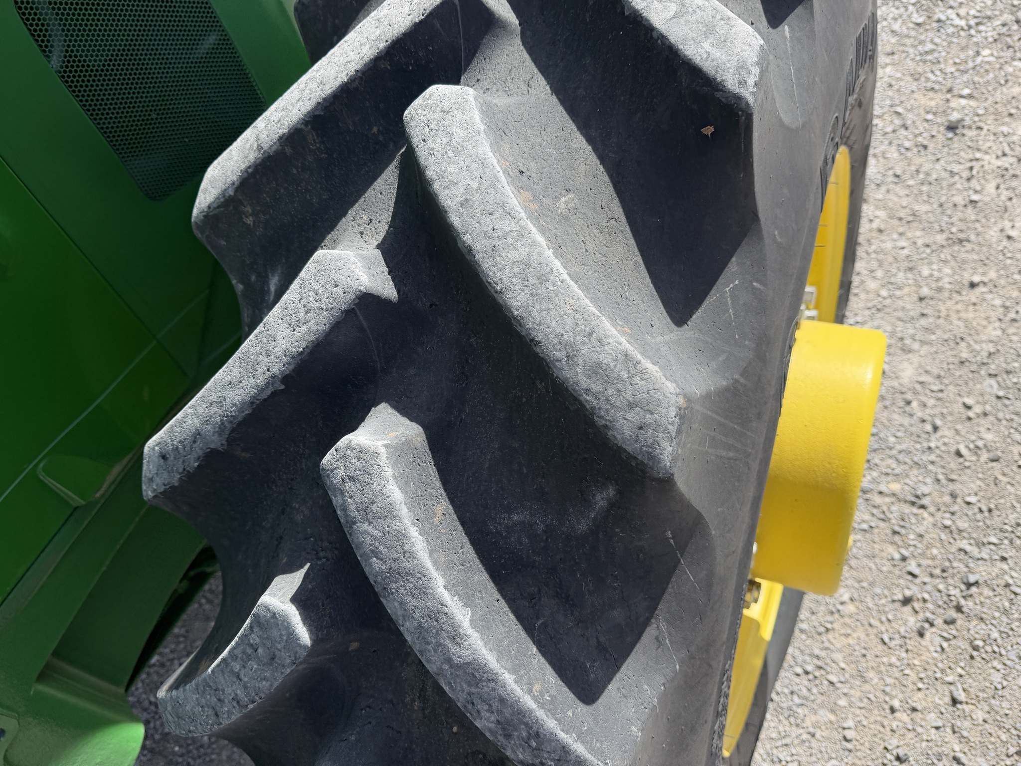 2022 John Deere 7R 210 Tractor