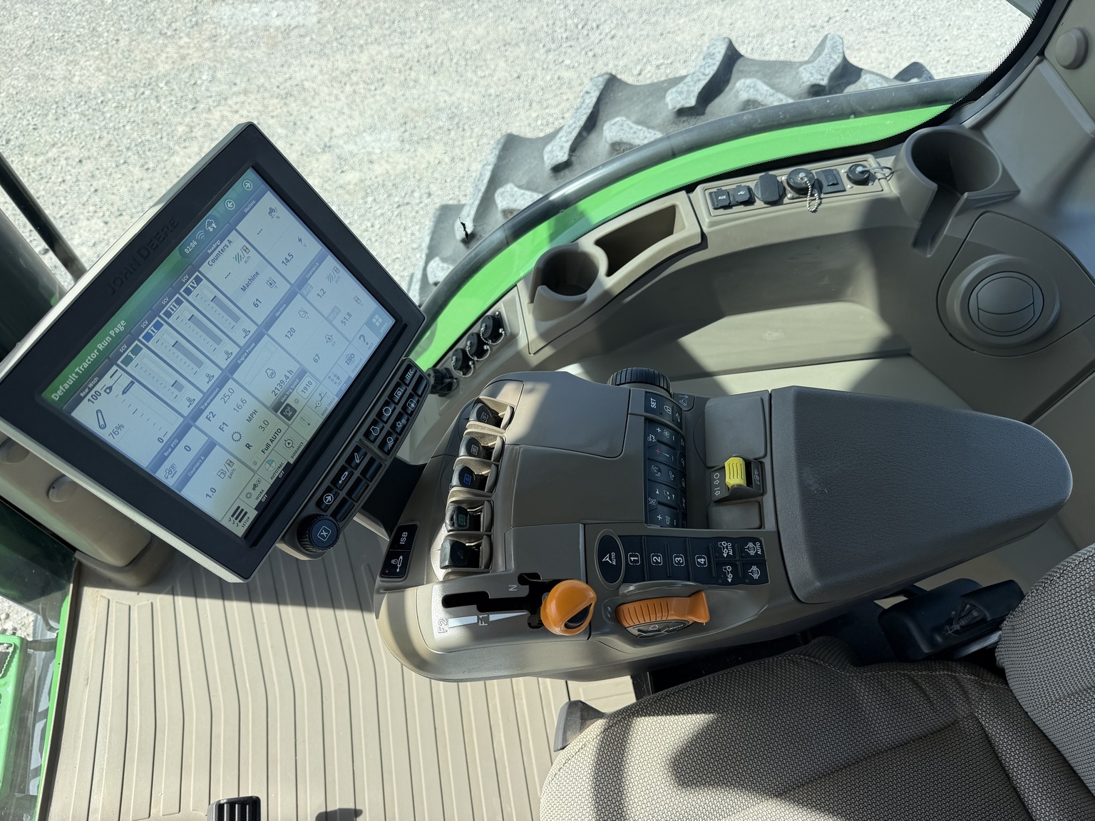 2022 John Deere 7R 210 Tractor