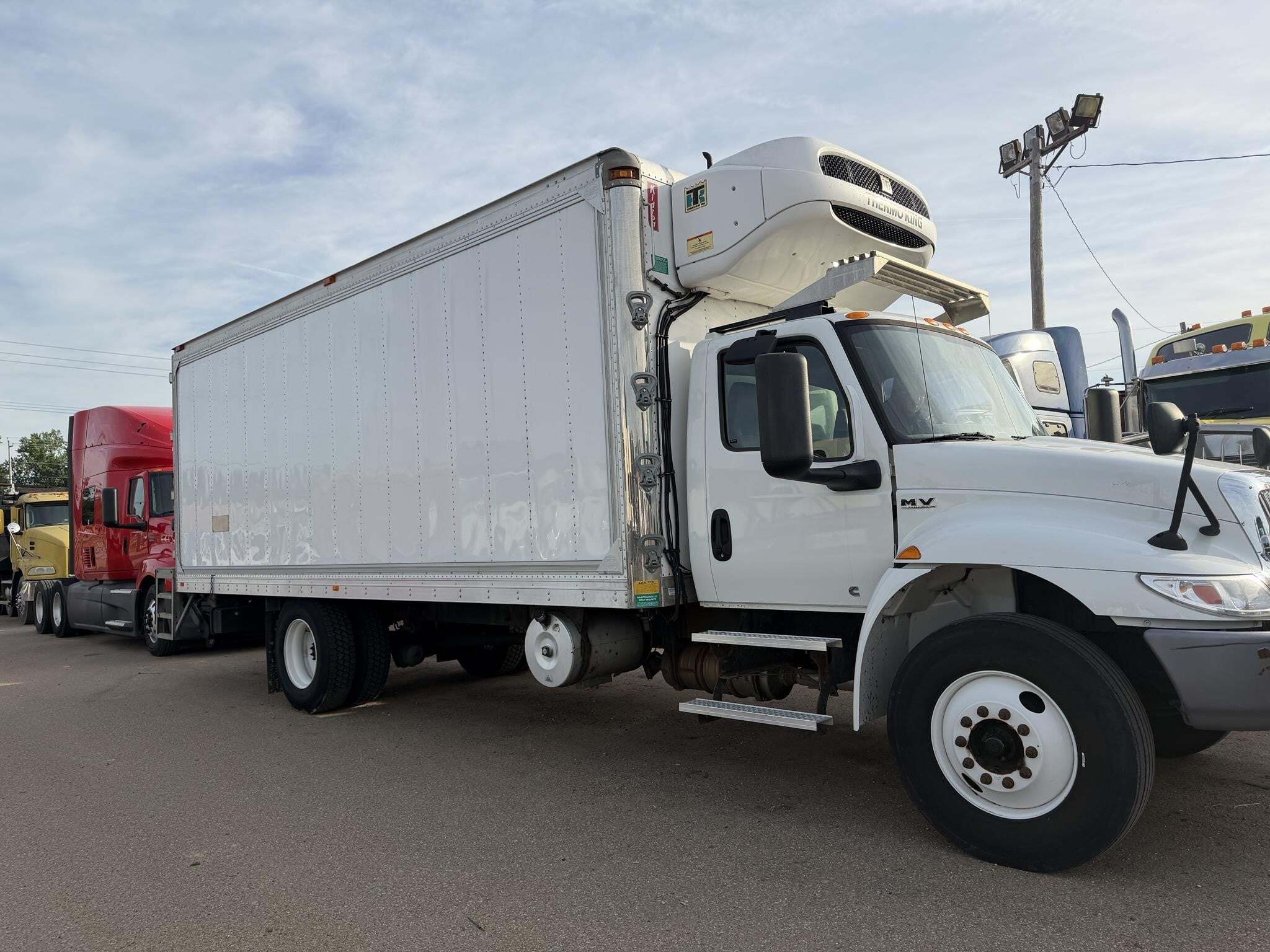 2019 International MV Box Trucks/Trailer