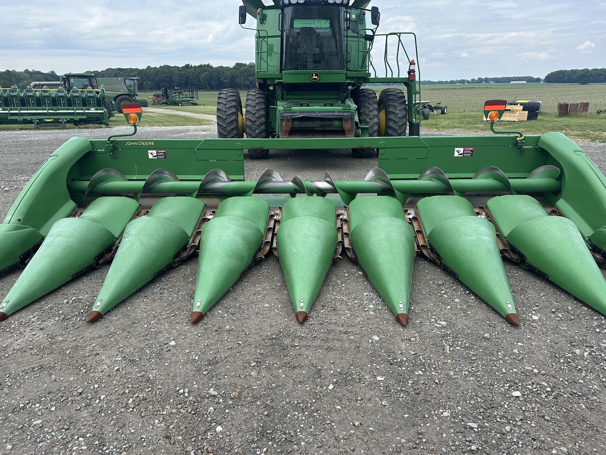 2010 John Deere 608C Corn Head