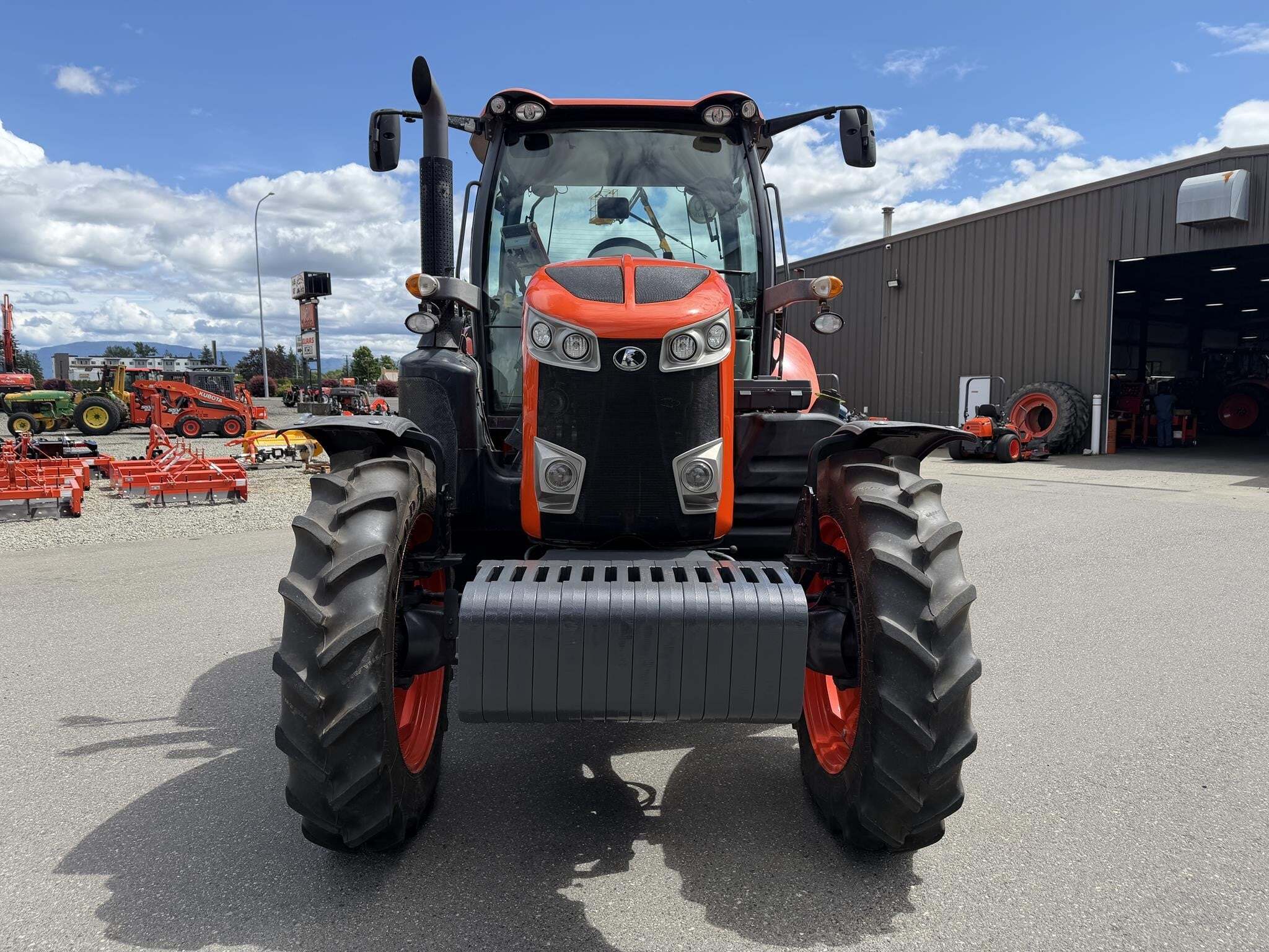 2017 Kubota M7-151 PREMIUM KVT Tractor