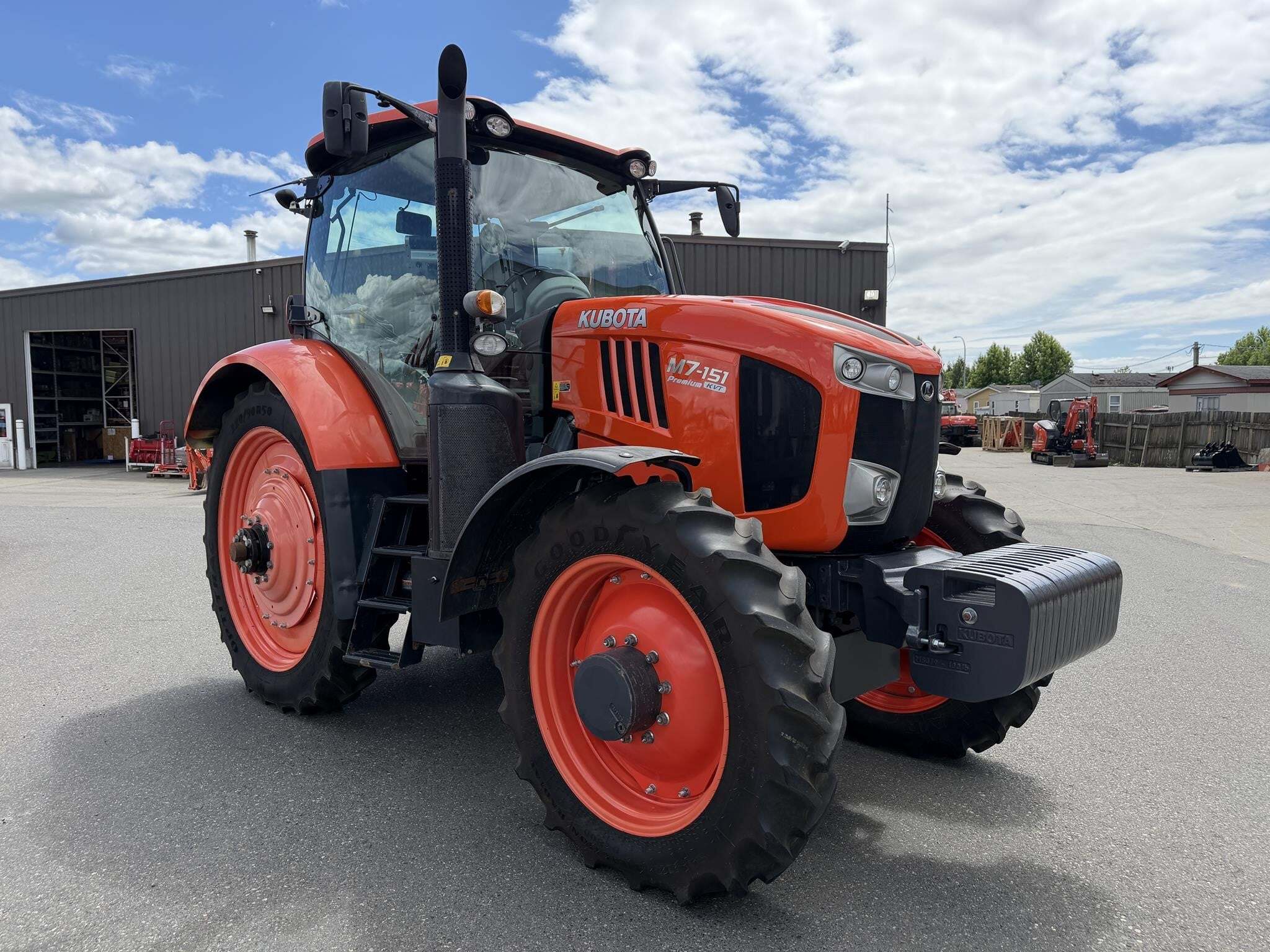 2017 Kubota M7-151 PREMIUM KVT Tractor
