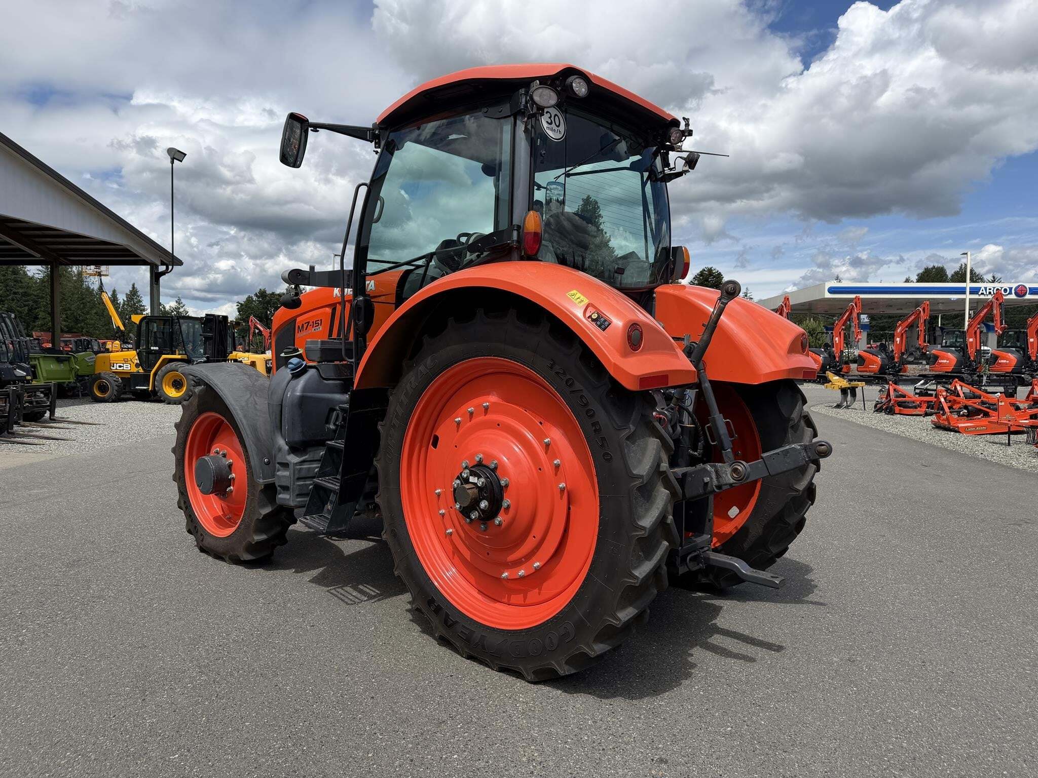 2017 Kubota M7-151 PREMIUM KVT Tractor
