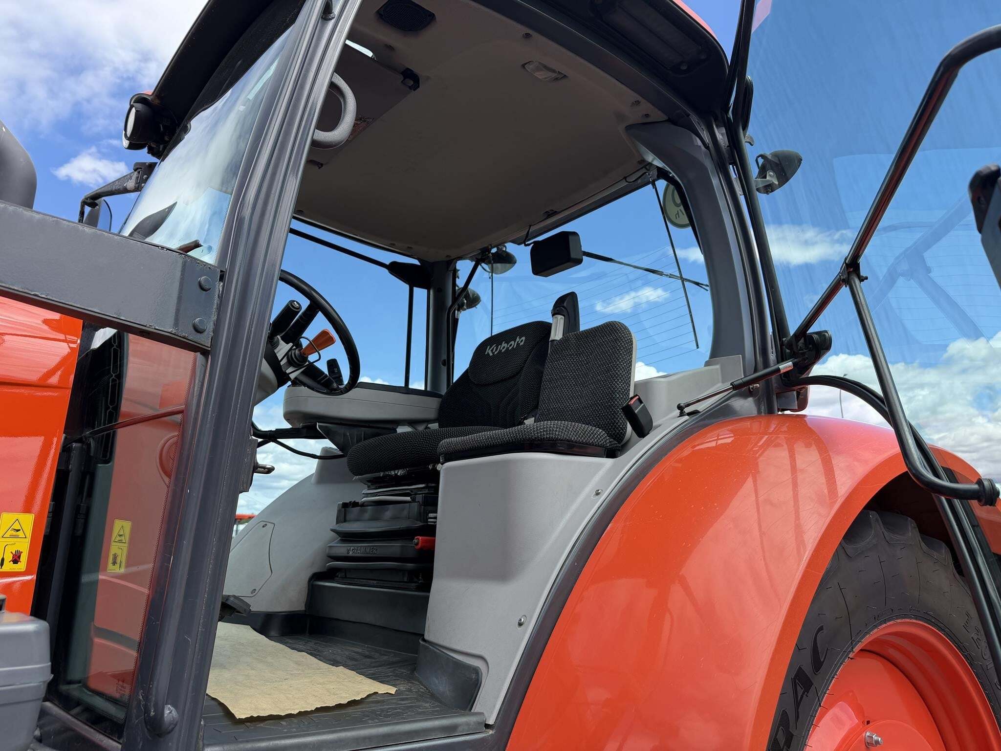 2017 Kubota M7-151 PREMIUM KVT Tractor