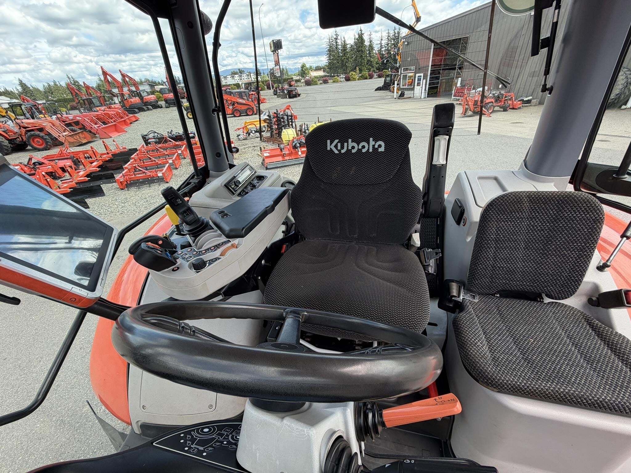 2017 Kubota M7-151 PREMIUM KVT Tractor