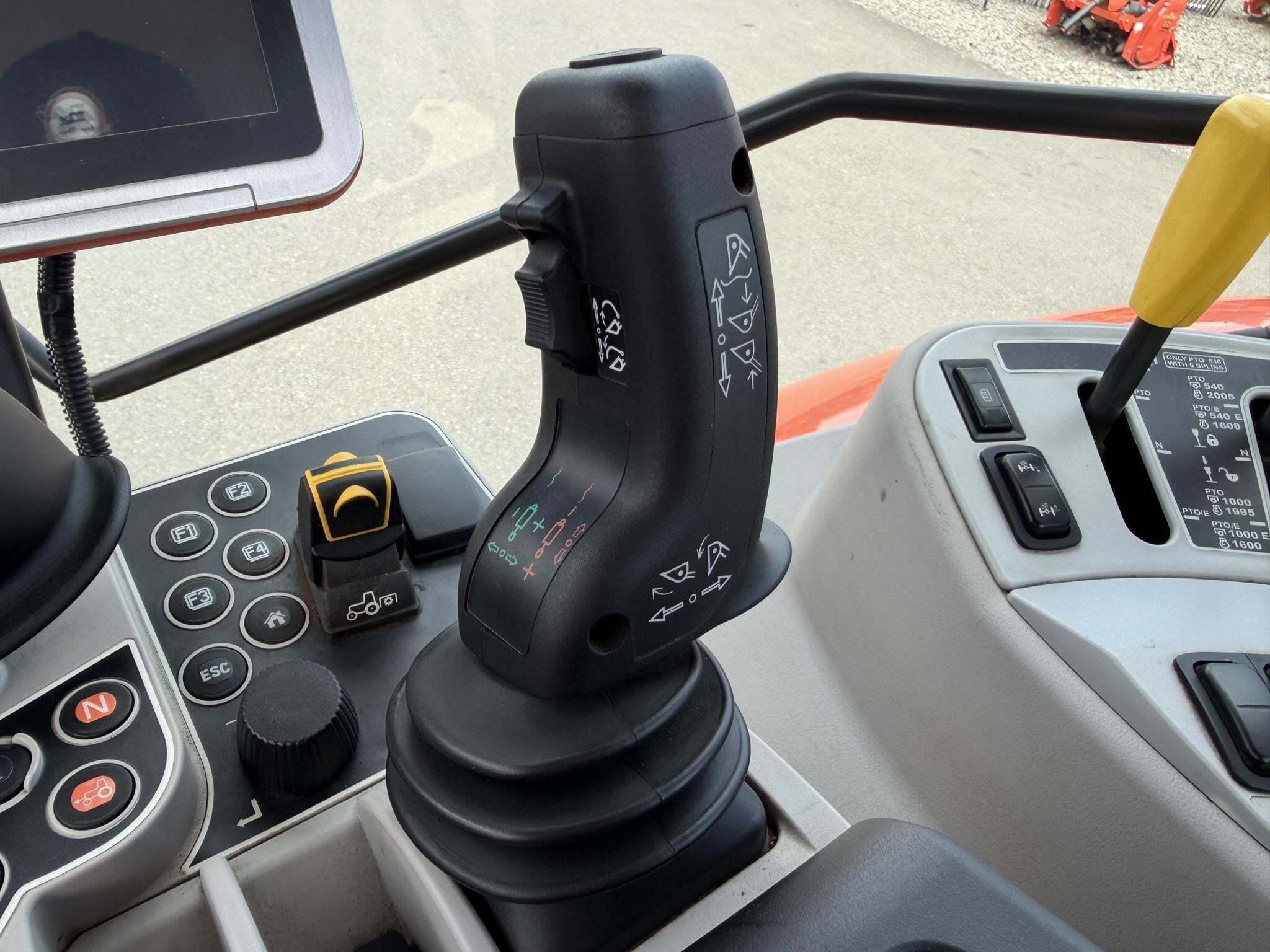 2017 Kubota M7-151 PREMIUM KVT Tractor