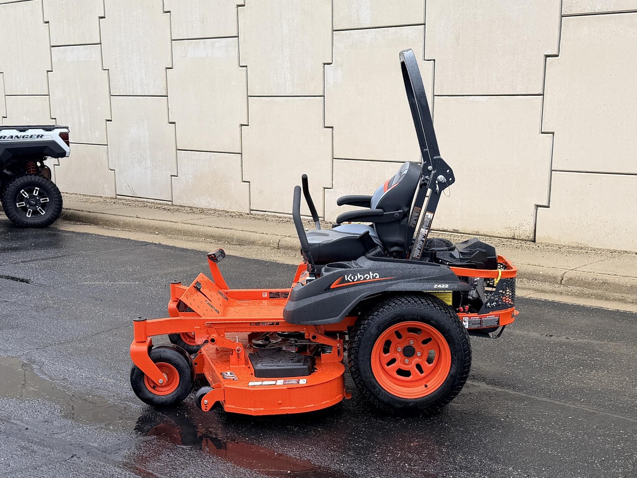 2026 Kubota Z422 Lawn Mower