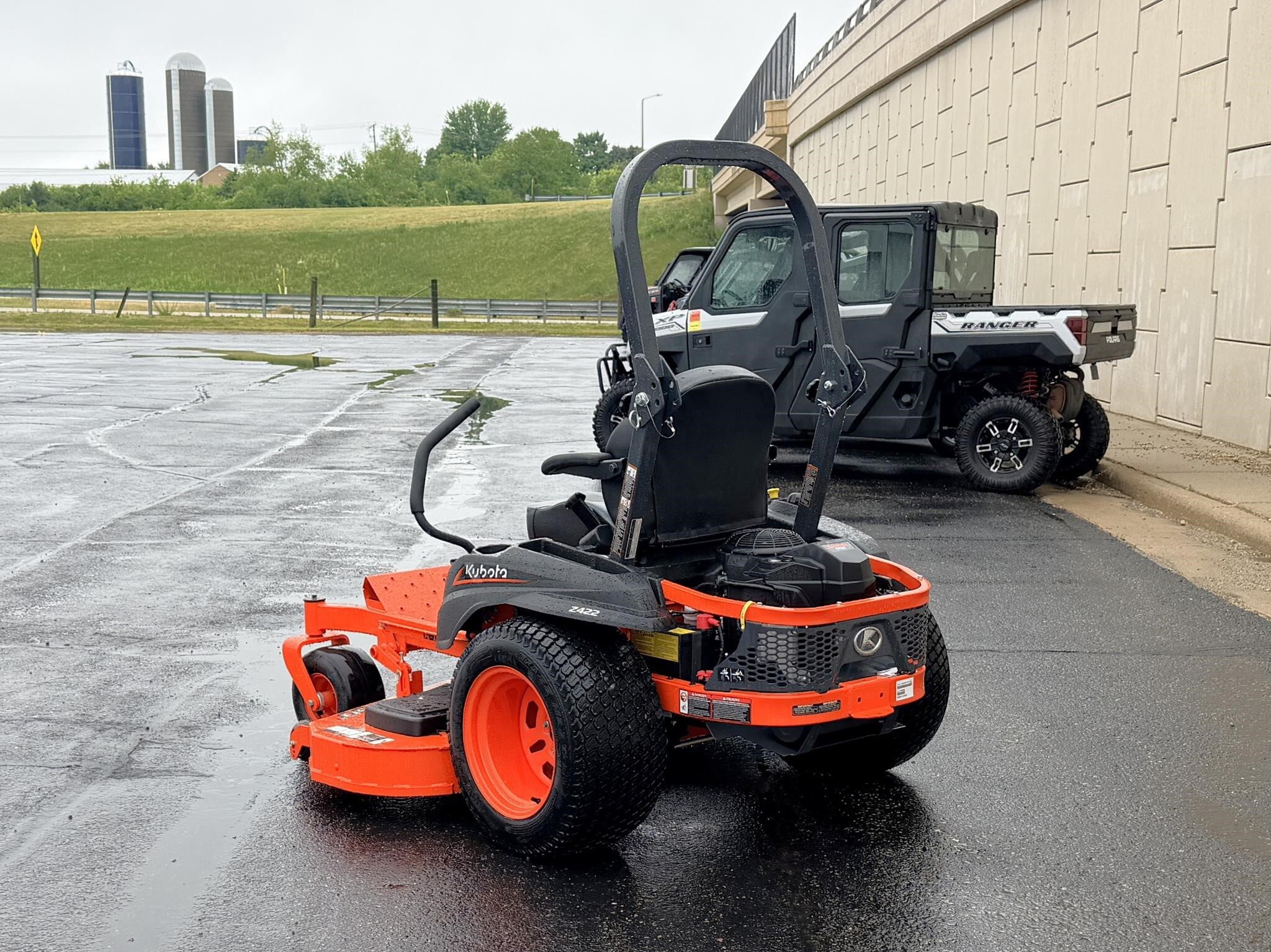 2026 Kubota Z422 Lawn Mower