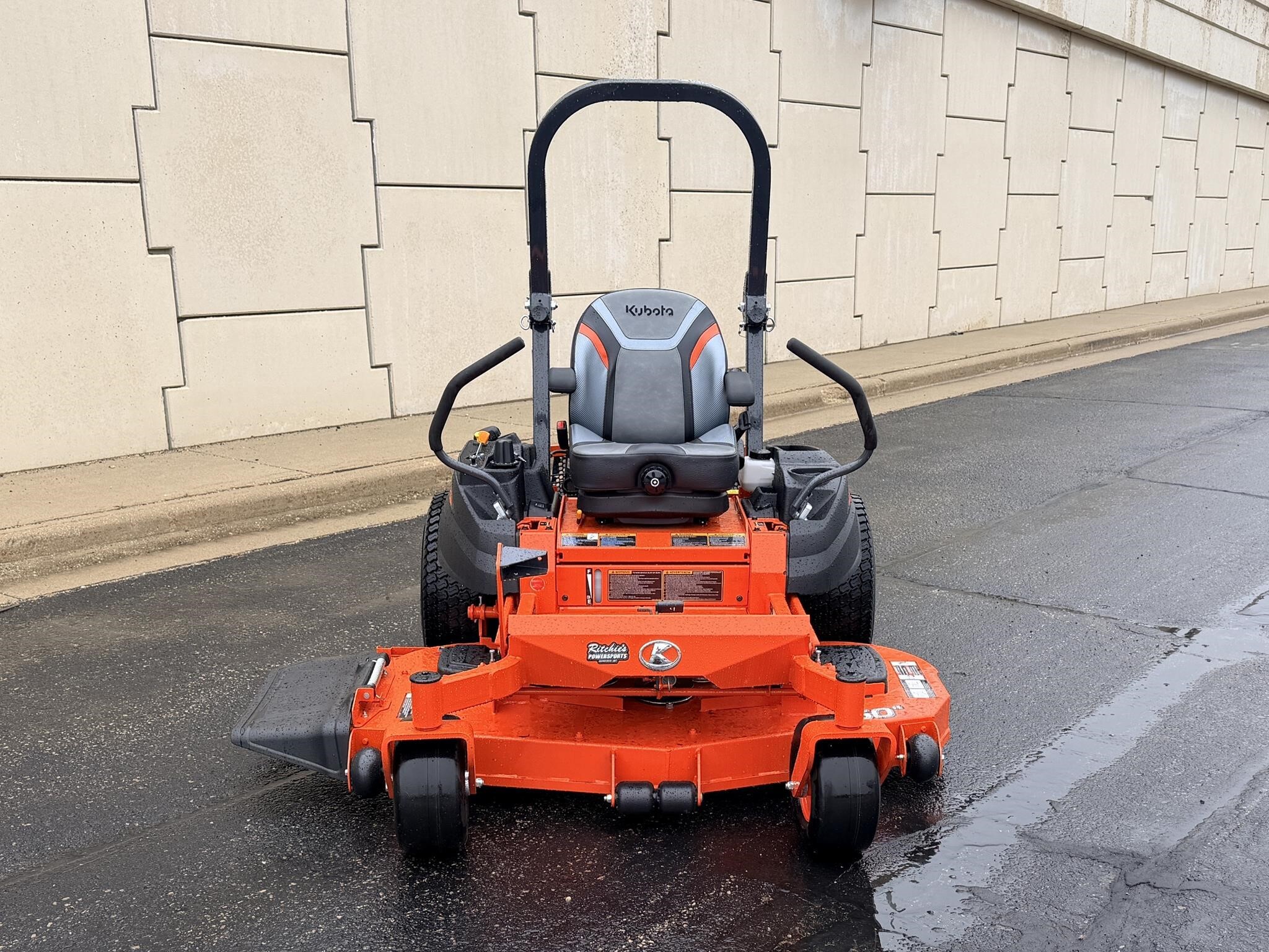 2026 Kubota Z422 Lawn Mower