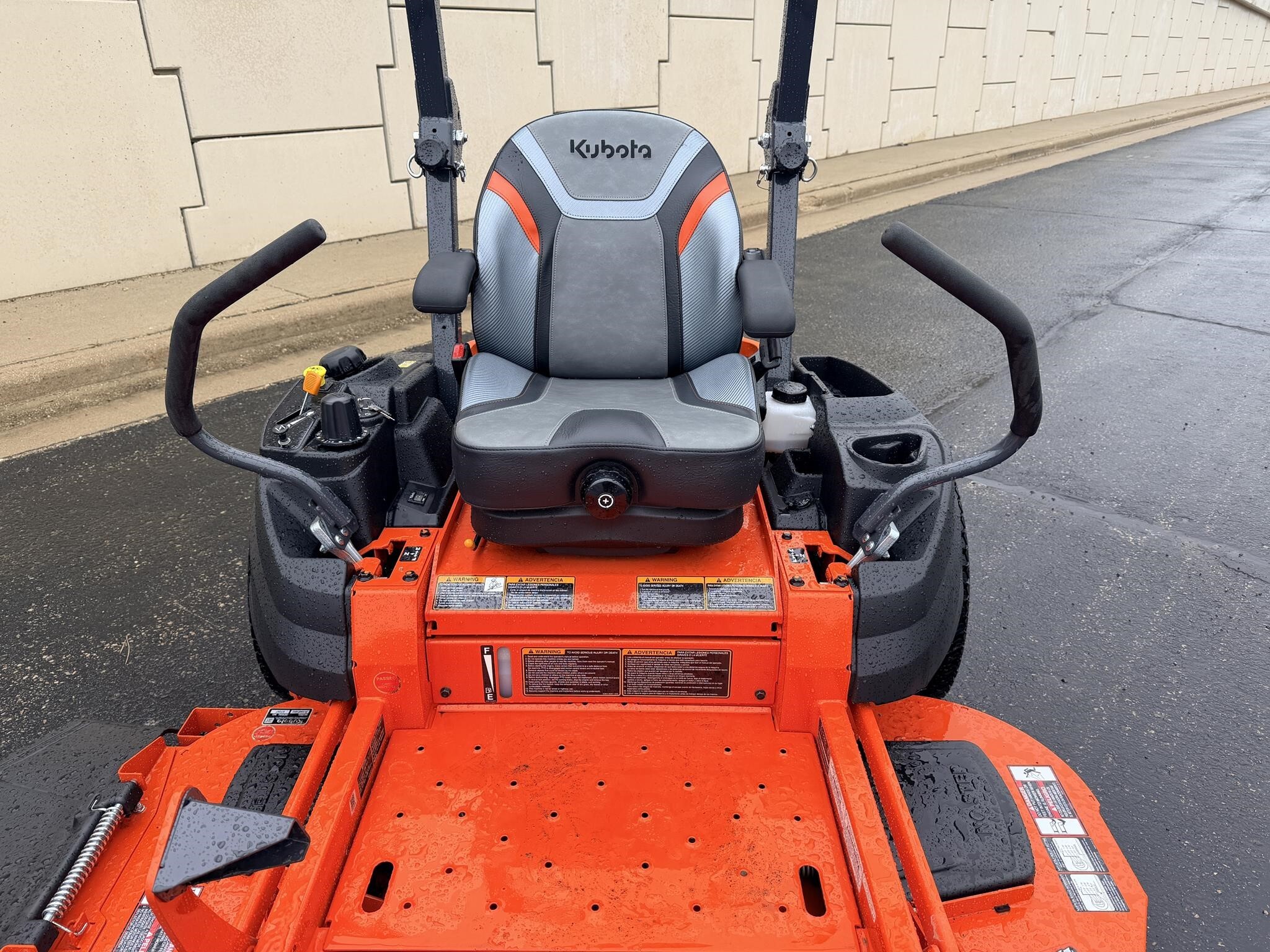 2026 Kubota Z422 Lawn Mower
