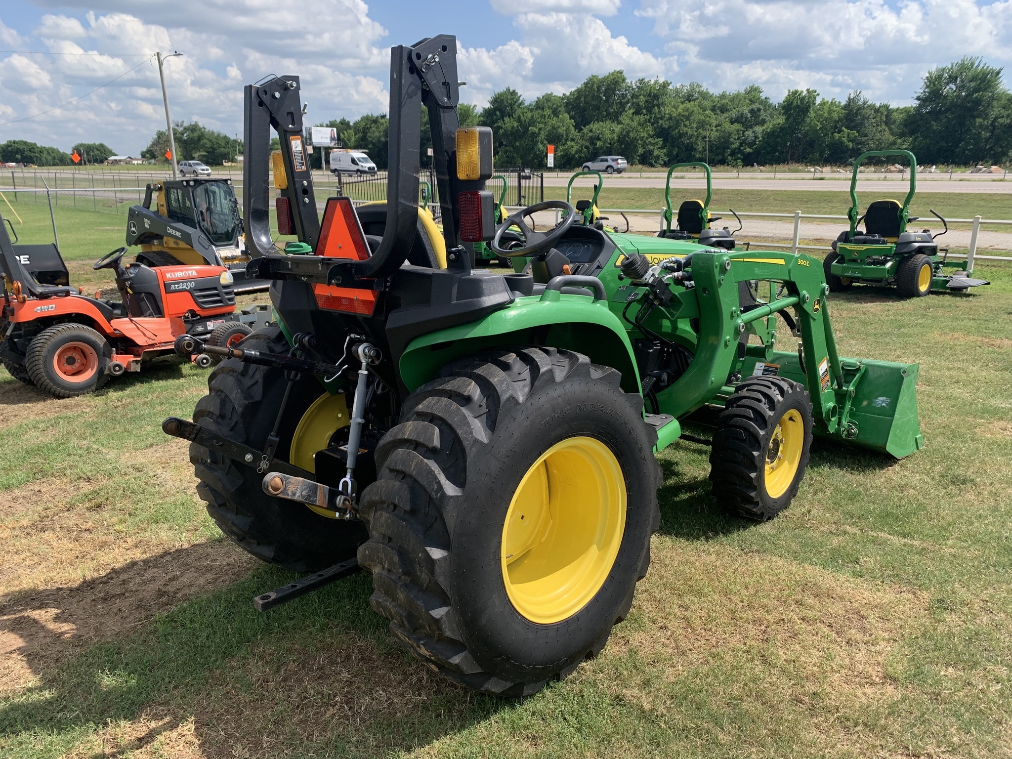 2023 John Deere 3025E Tractor