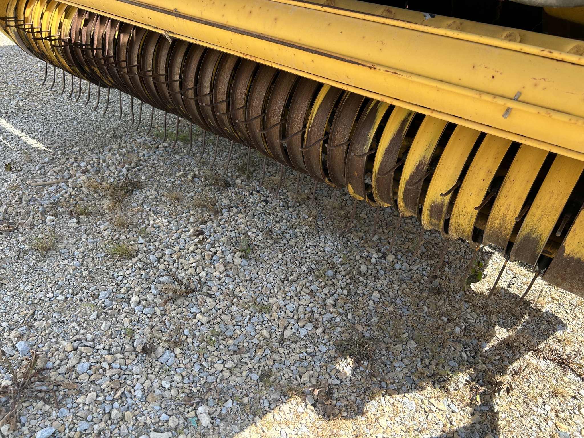 2015 New Holland Roll-Belt 560 Round Baler