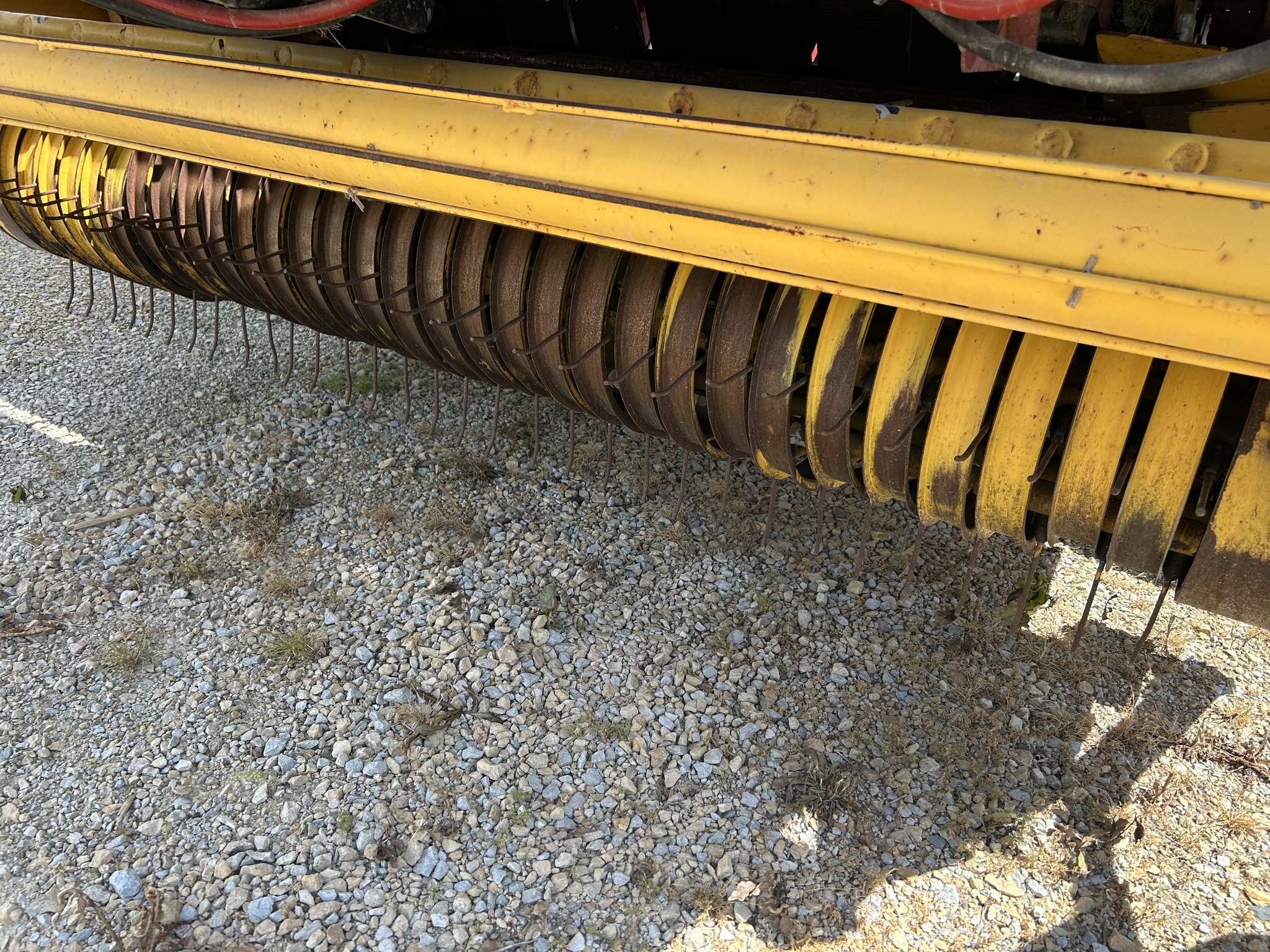 2015 New Holland Roll-Belt 560 Round Baler