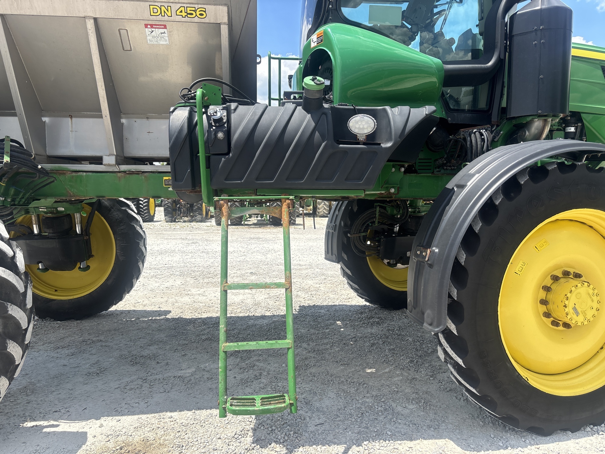 2018 John Deere R4030 Self-Propelled Sprayer