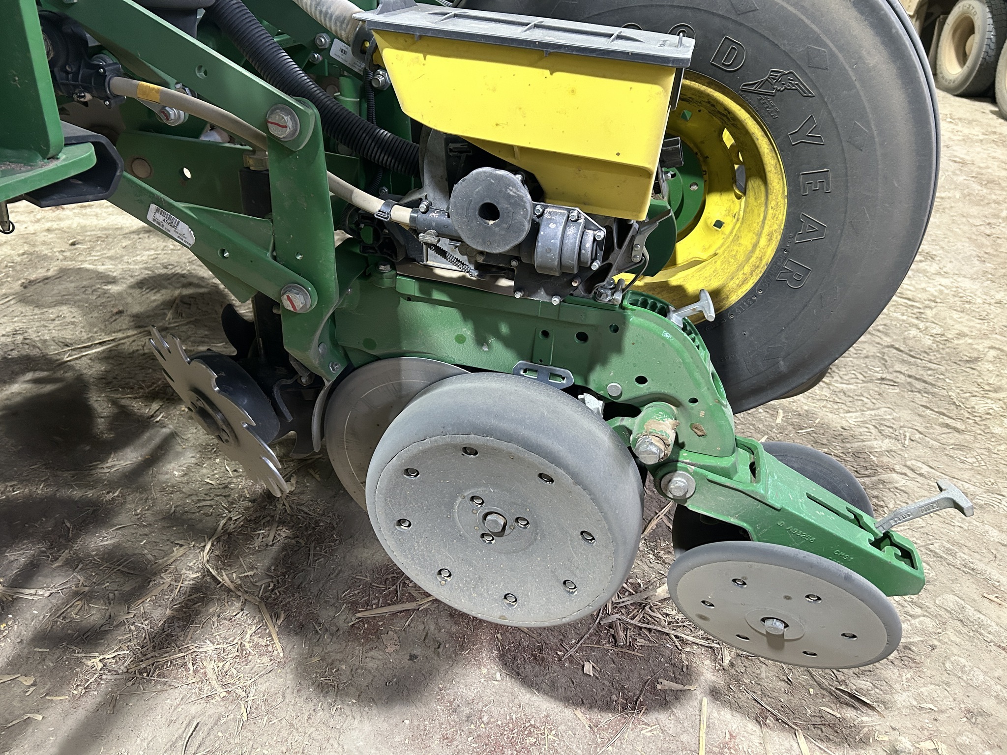 2016 John Deere 1775NT Planter