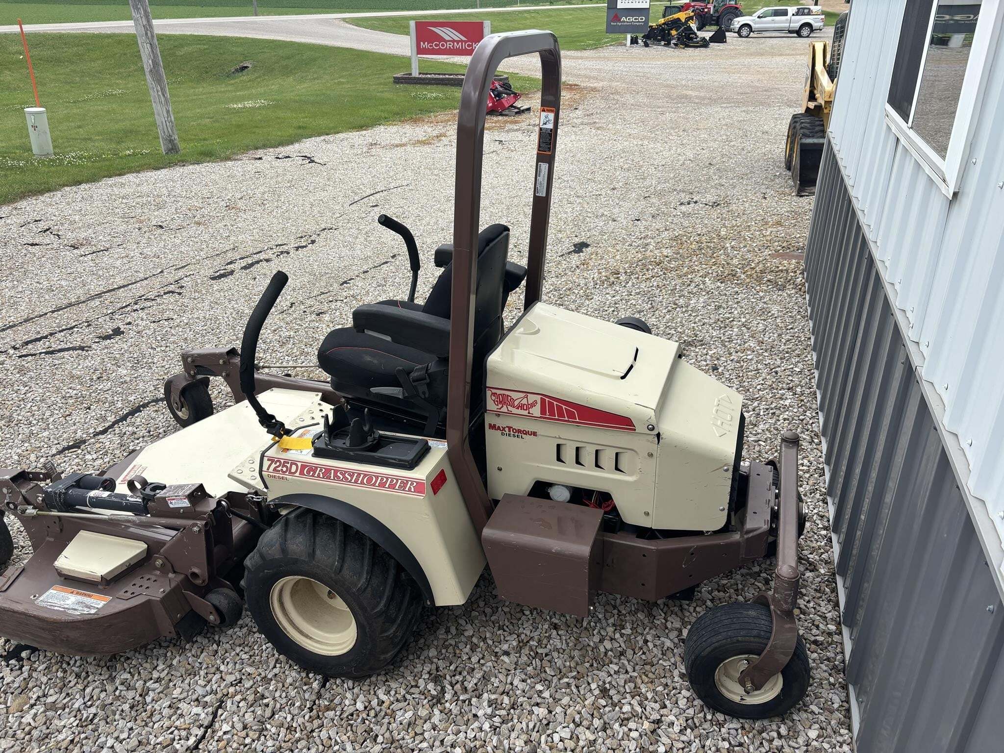 2023 Grasshopper 725DT6 Lawn Mower