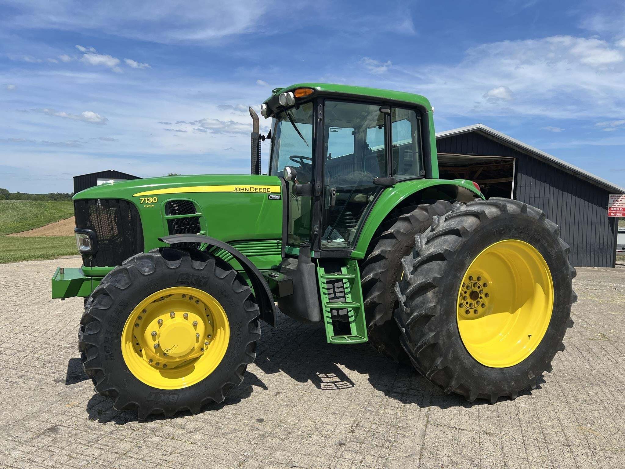 2008 John Deere 7130 Premium Tractor