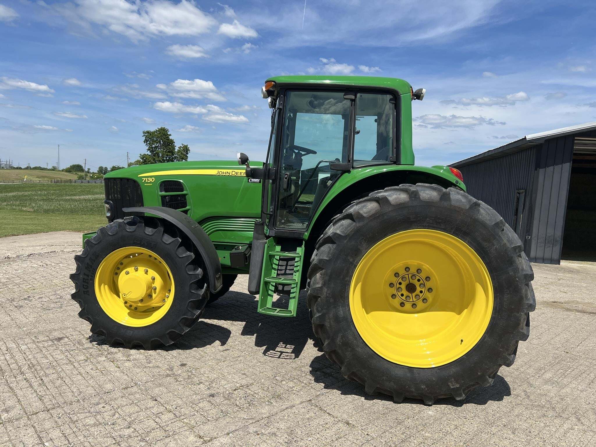 2008 John Deere 7130 Premium Tractor