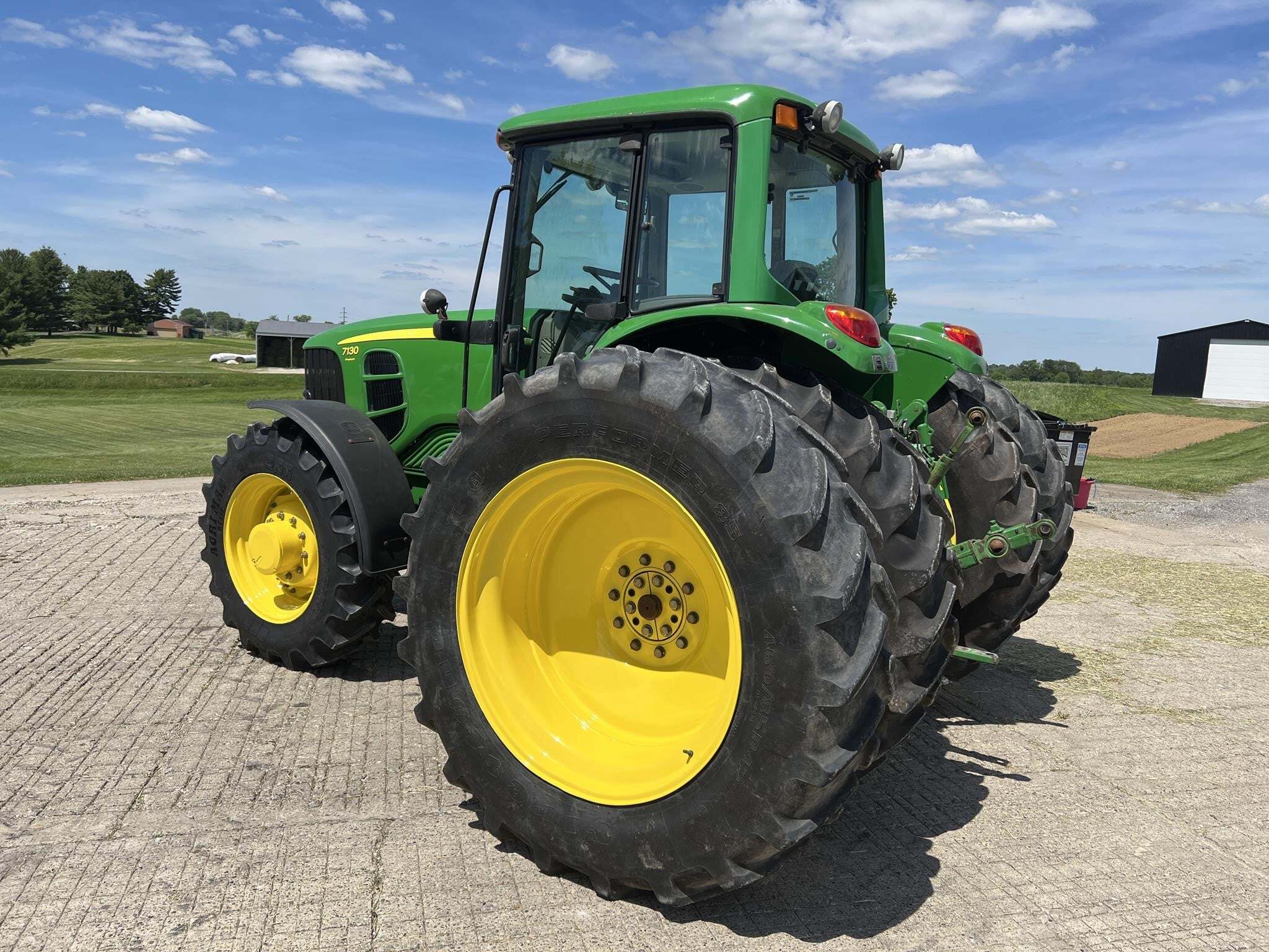 2008 John Deere 7130 Premium Tractor