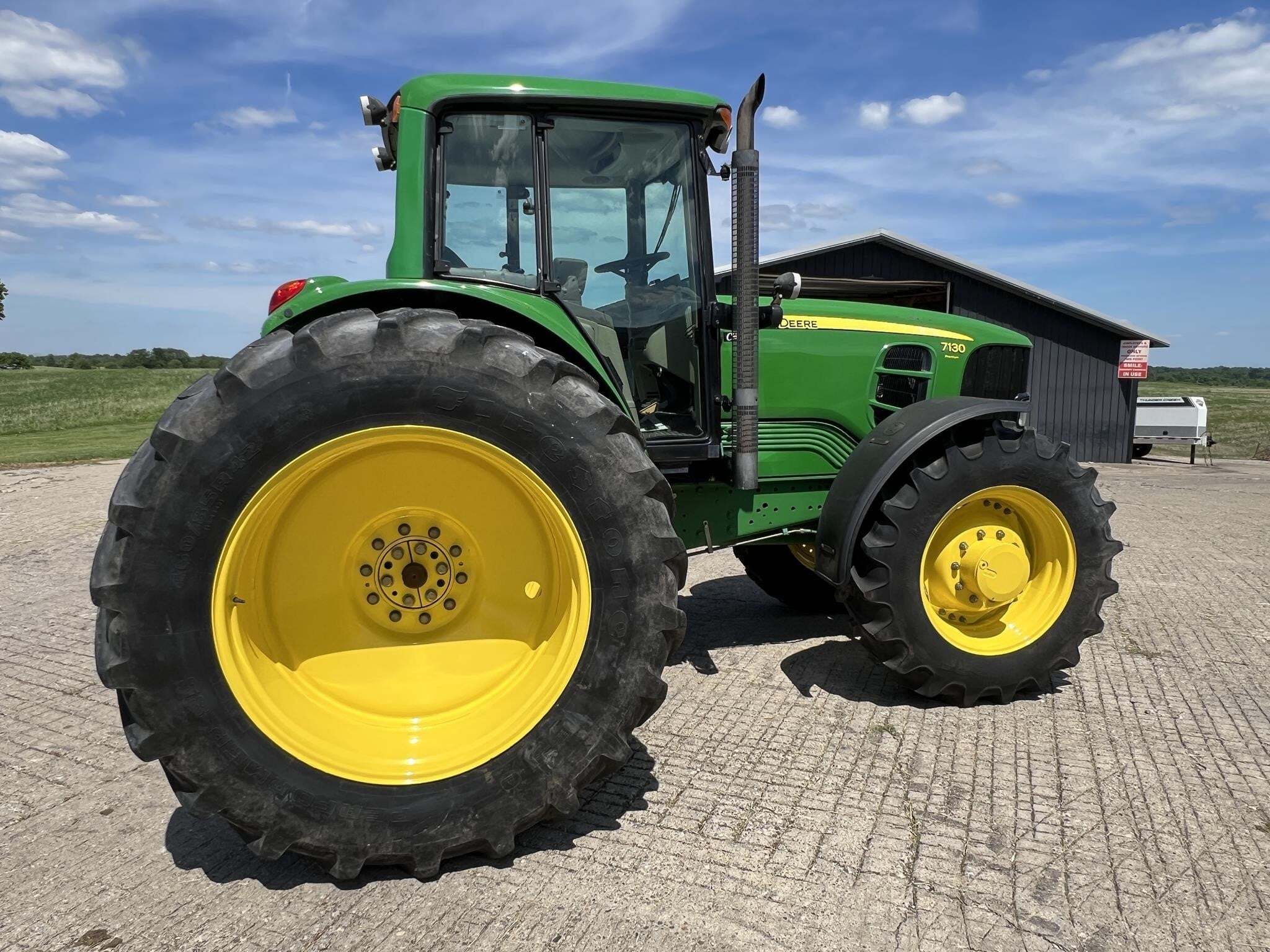 2008 John Deere 7130 Premium Tractor
