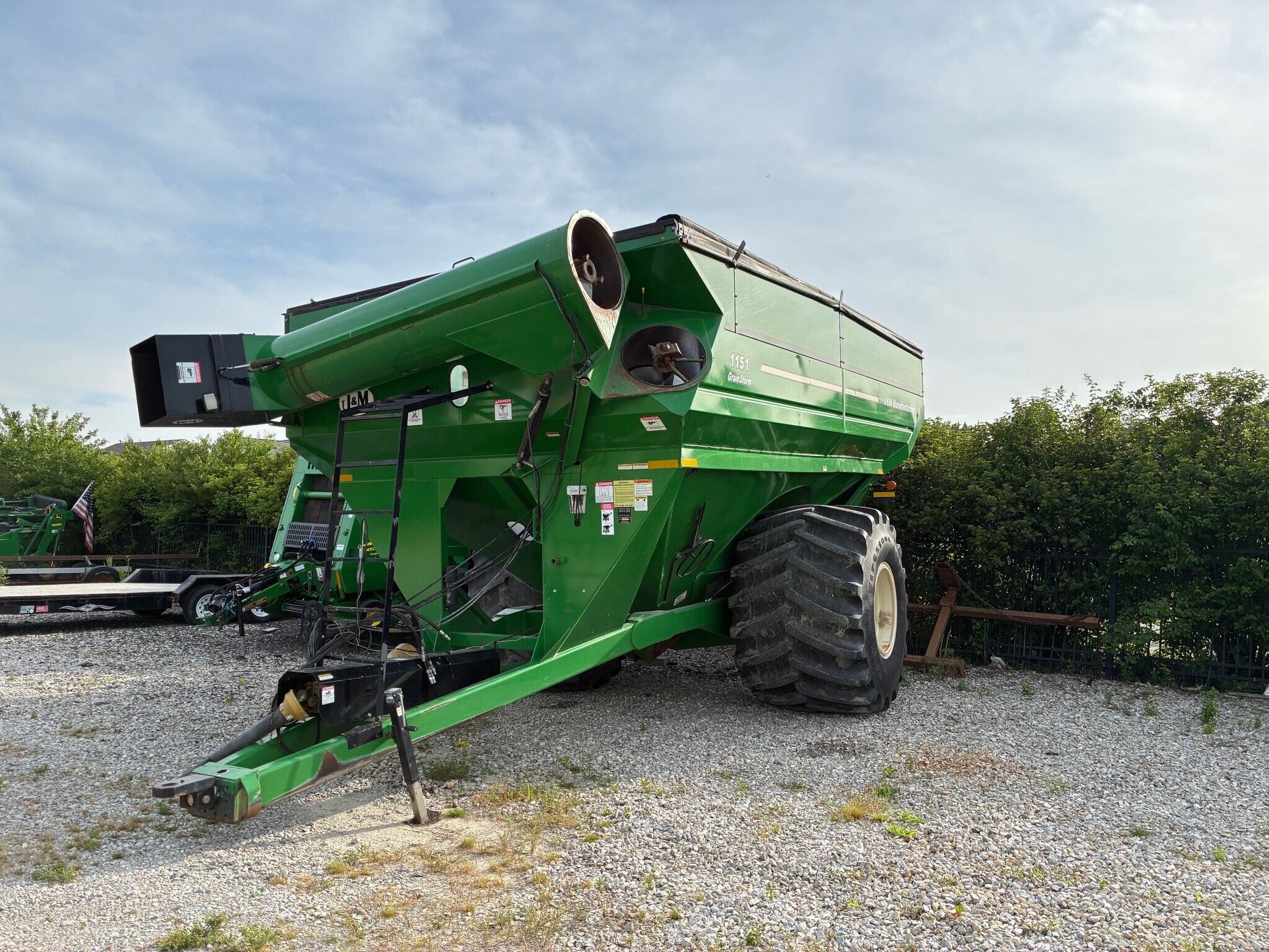  J&M 1151 Grain Cart