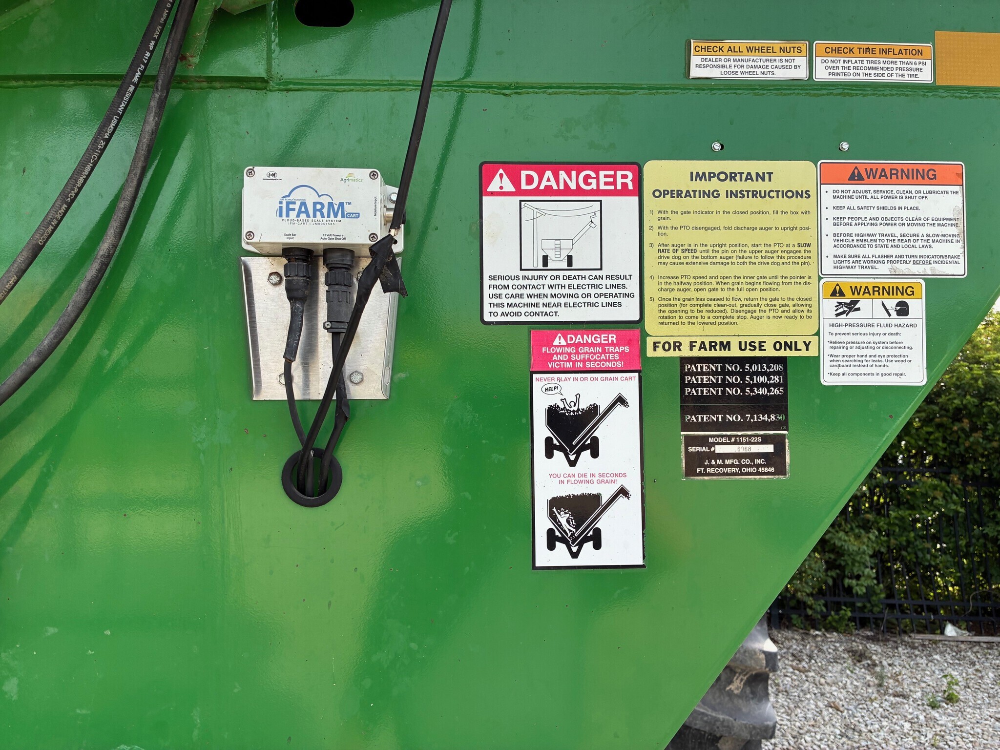  J&M 1151 Grain Cart