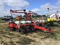 2009 White 8200 Planter
