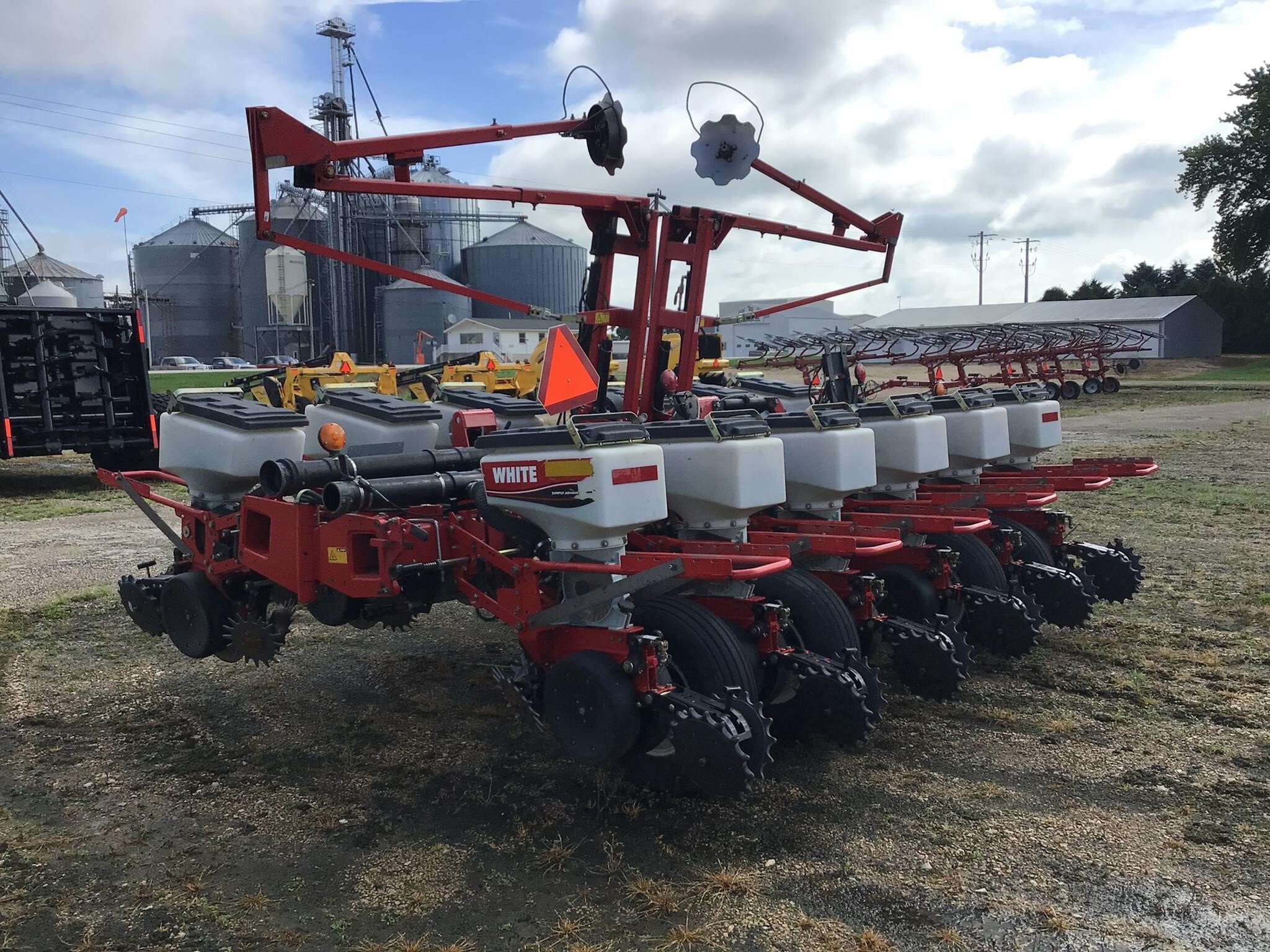 2009 White 8200 Planter