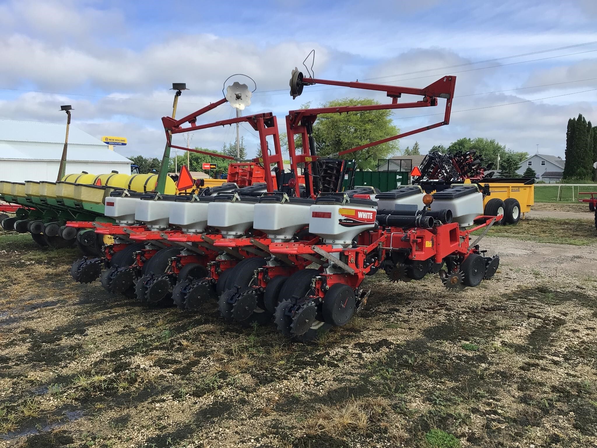 2009 White 8200 Planter